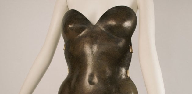 Thierry Mugler, Brustpanzer, 1980 (Foto: © Staatliche Museen zu Berlin, Kunstgewerbemuseum / Max Fahrig)