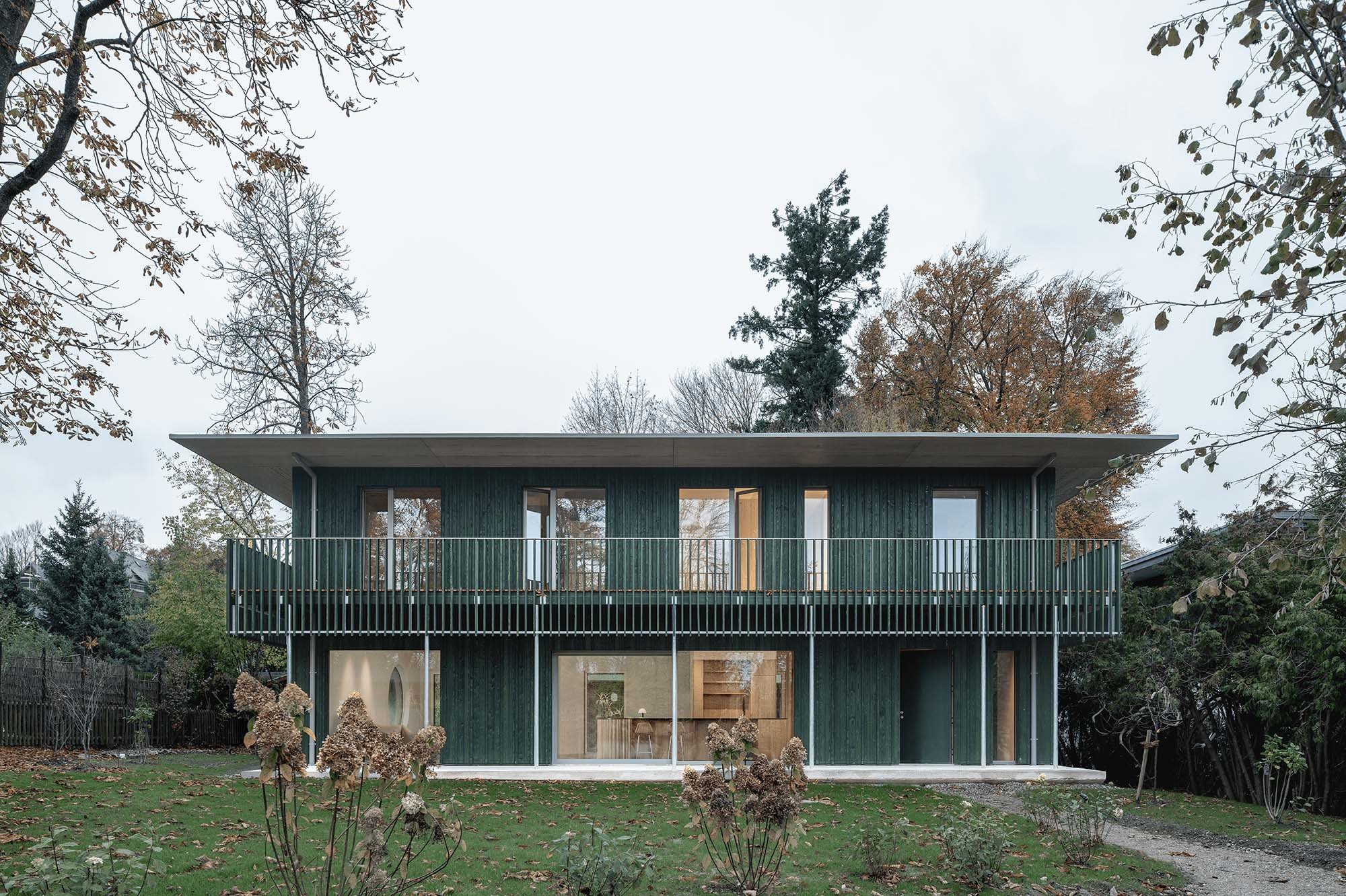 Durch vorgefertigte Außenwände konnte das Haus innerhalb von zwölf Monaten fertiggestellt werden.