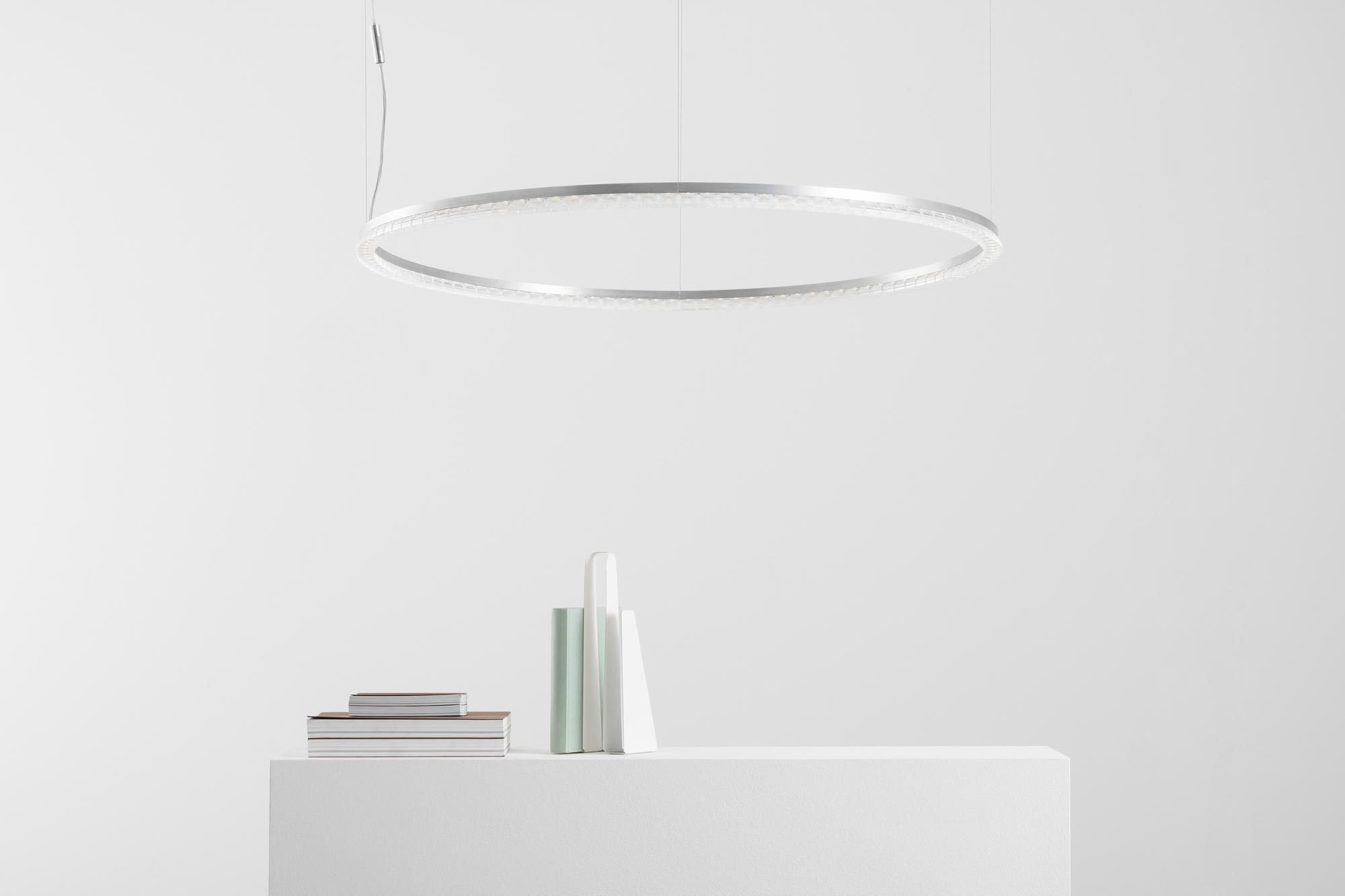 Blendfreies Licht – dank innovativer Linsentechnologie bietet Somnĭum sanftes, blendfreies Licht mit einem UGR-Wert von 