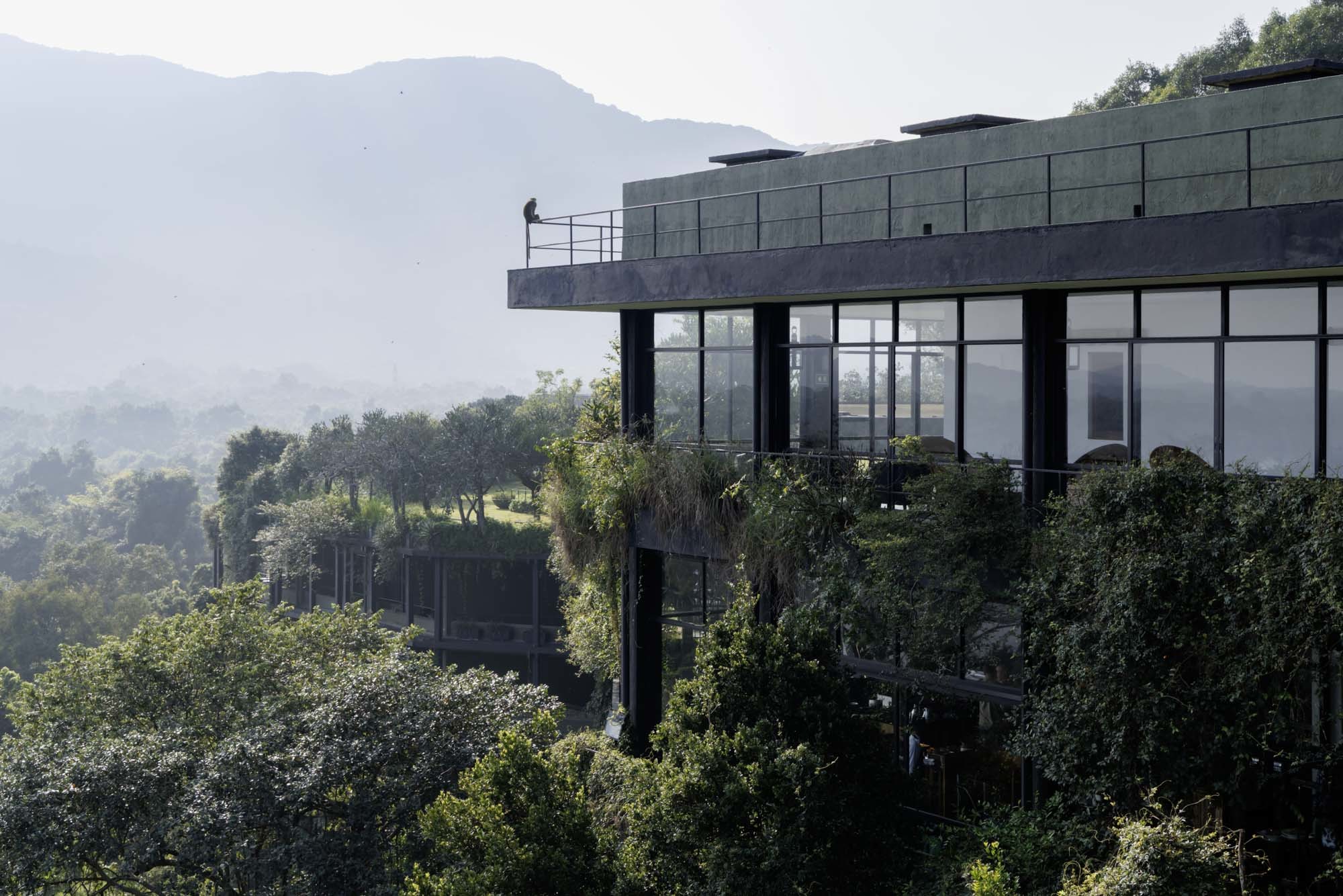Außenansicht Kandalama Hotel, Dambulla, Sri Lanka. Foto: Iwan Baan, 2026