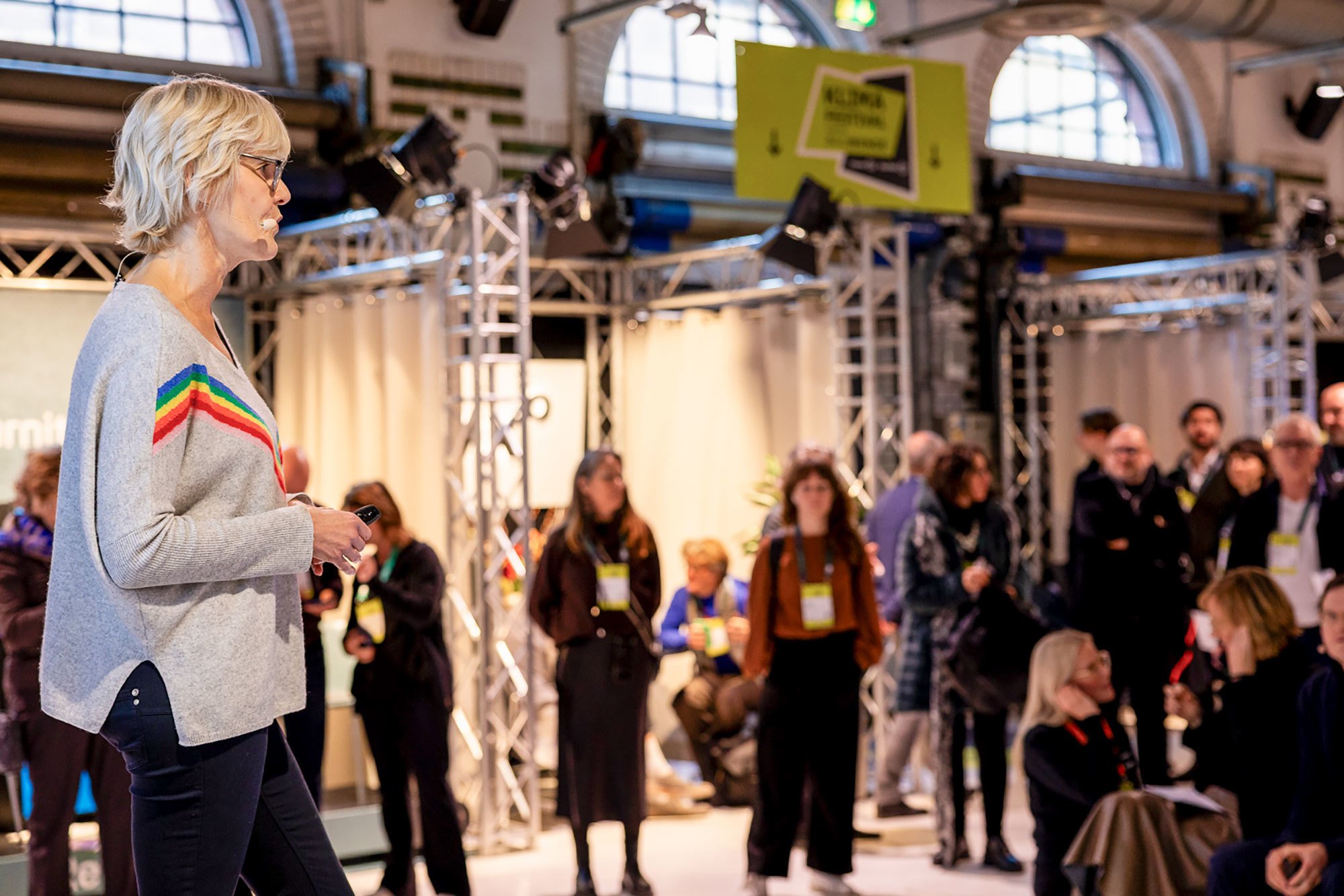 Susanne Brandherm (Brandherm & Krumrey) beim Diskussionspanel Green Officedesign - zwischen Anspruch und Wirklichkeit.