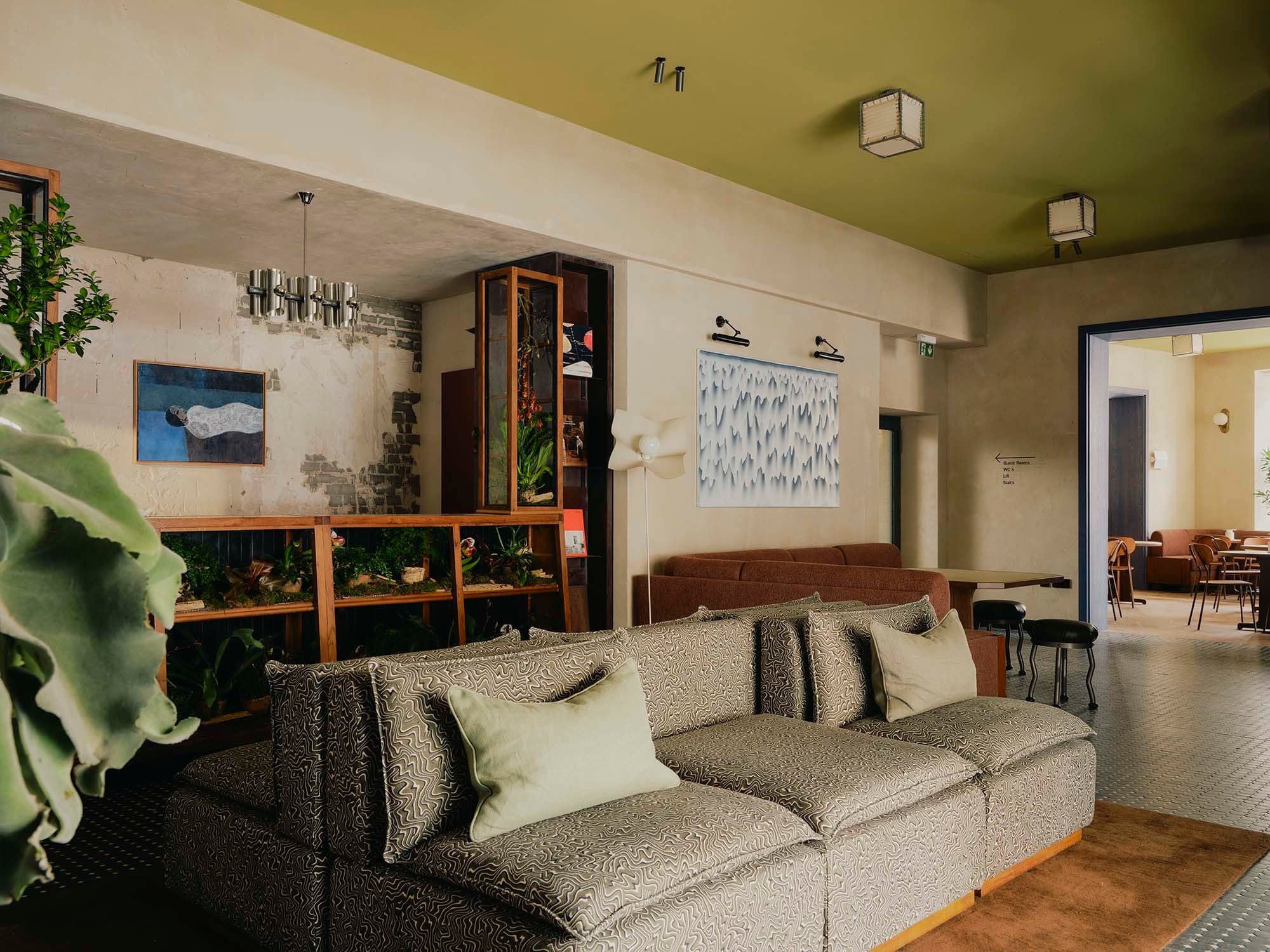 Mit kräftigen Farben, Kunst, historischen Details und einer progressiven Ästhetik spiegelt das Hotel The Dean das selbstbewusste, avantgardistische Berlin wider.