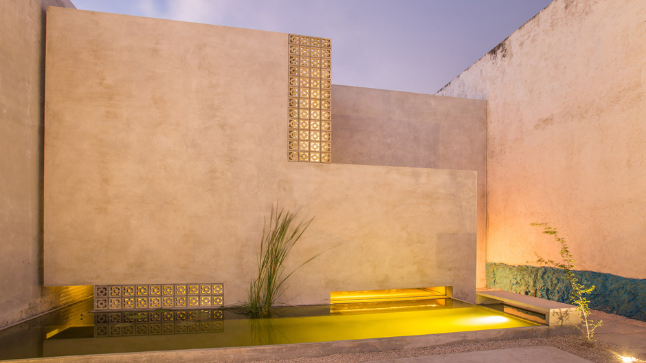 Licht, Schatten und Farbe sind die Zutaten, mit denen das mexikanische Architekturbüro TACO die Kolonialarchitektur in Mérida neu belebt. Licht, Schatten und Farbe sind die Zutaten, mit denen das mexikanische Architekturbüro TACO die Kolonialarchitektur in Mérida neu belebt.
