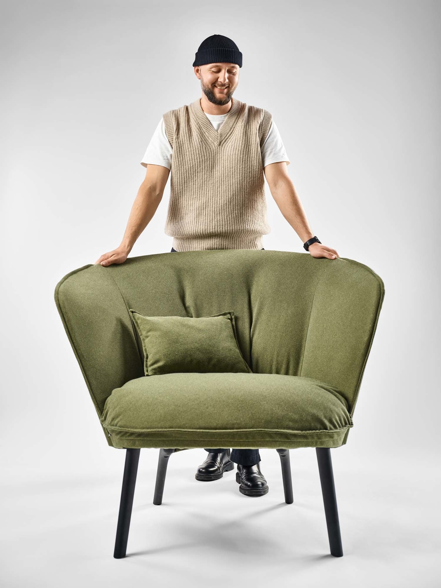 Konstantin Thomas, Industriedesigner bei Sedus, mit seinem Entwurf