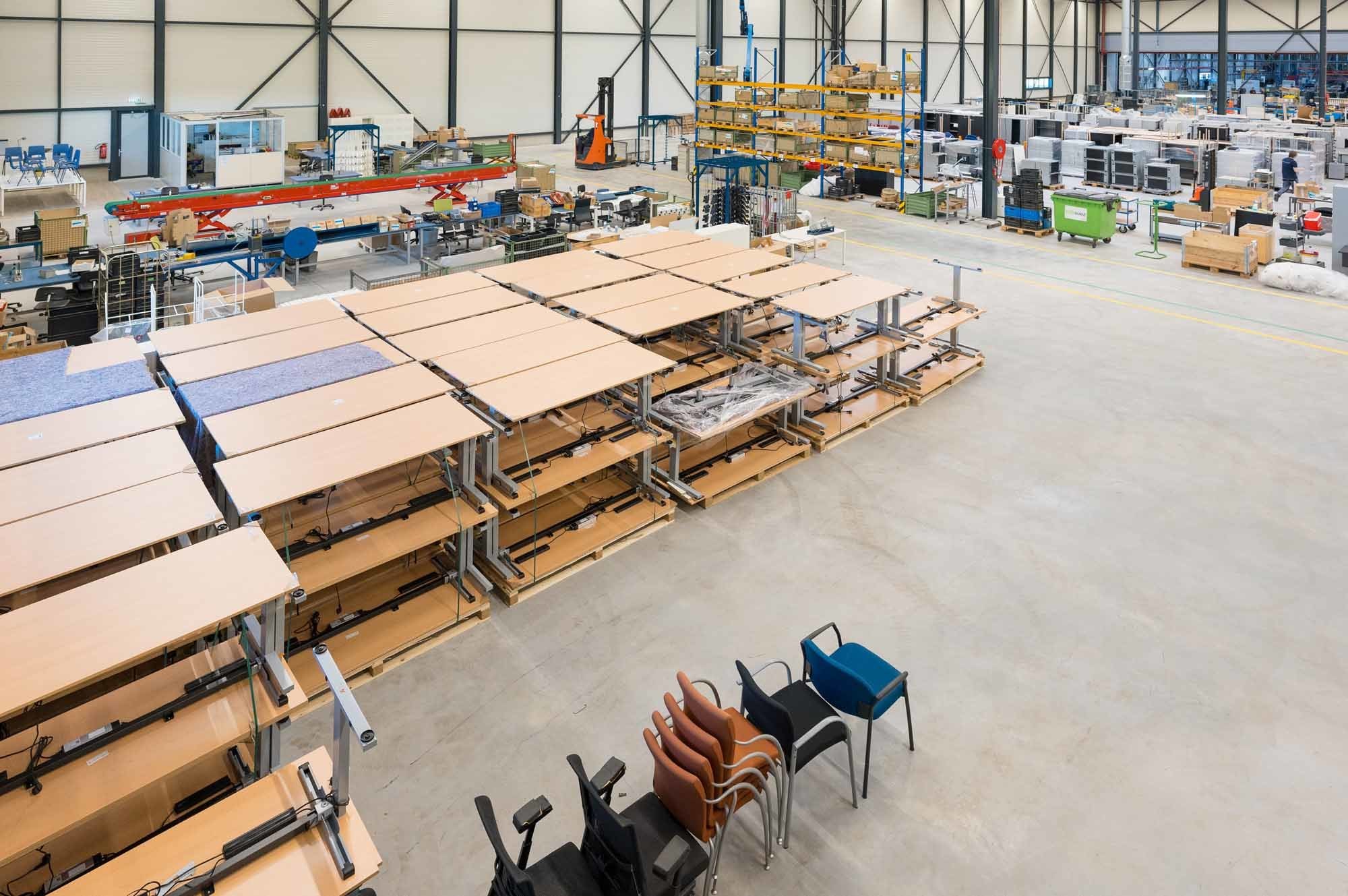 Vepa treibt mit Refurbishment statt Neukauf und Hanf statt Plastik die zirkuläre Bürowirtschaft voran.