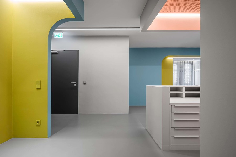 12:43 Architects from Stuttgart took their cue from Le Corbusier's color system, Polychromie Architecturale.