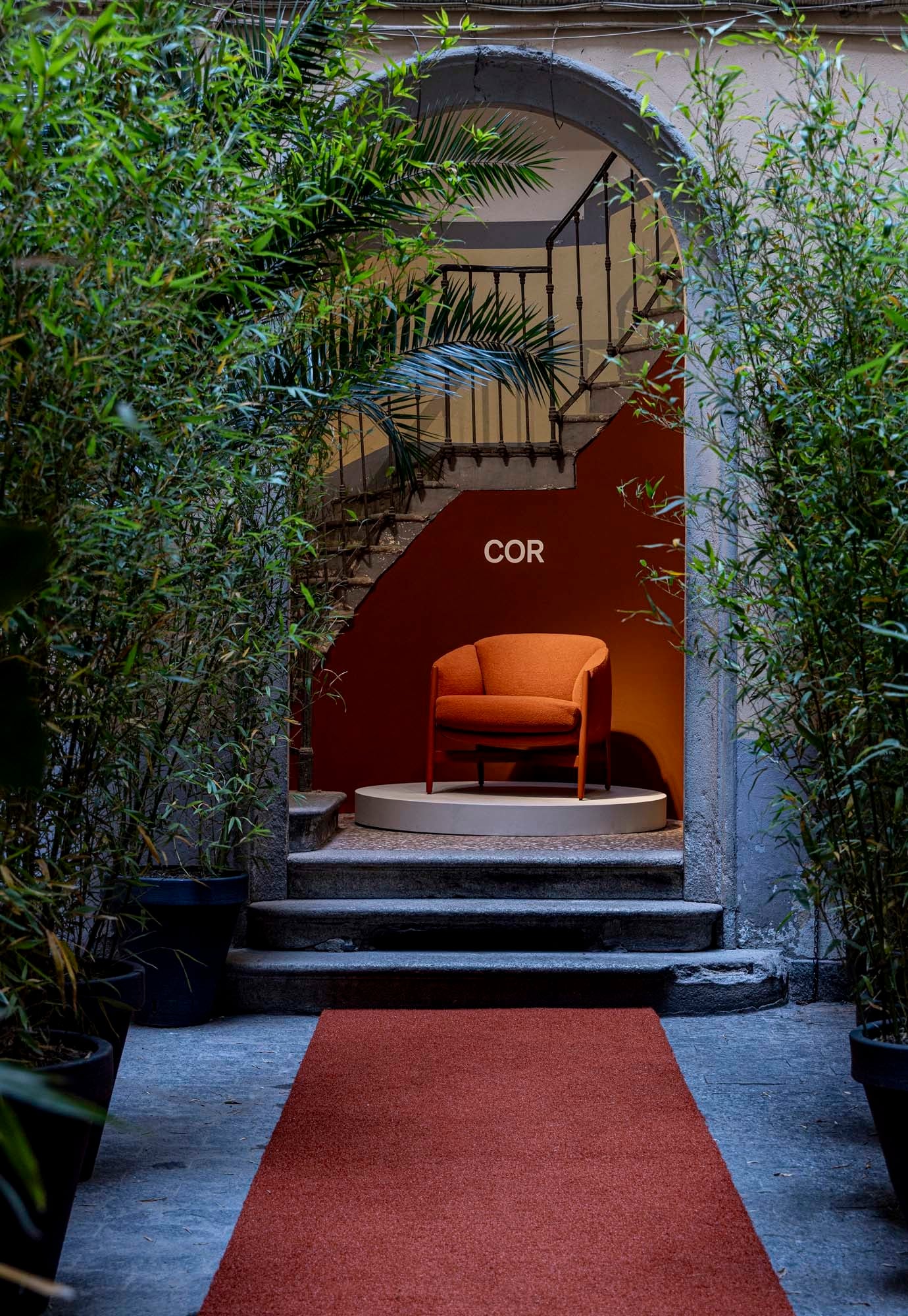 Der Sessel Kagu wurde während des Fuorisalone 2026 in Mailand vorgestellt.