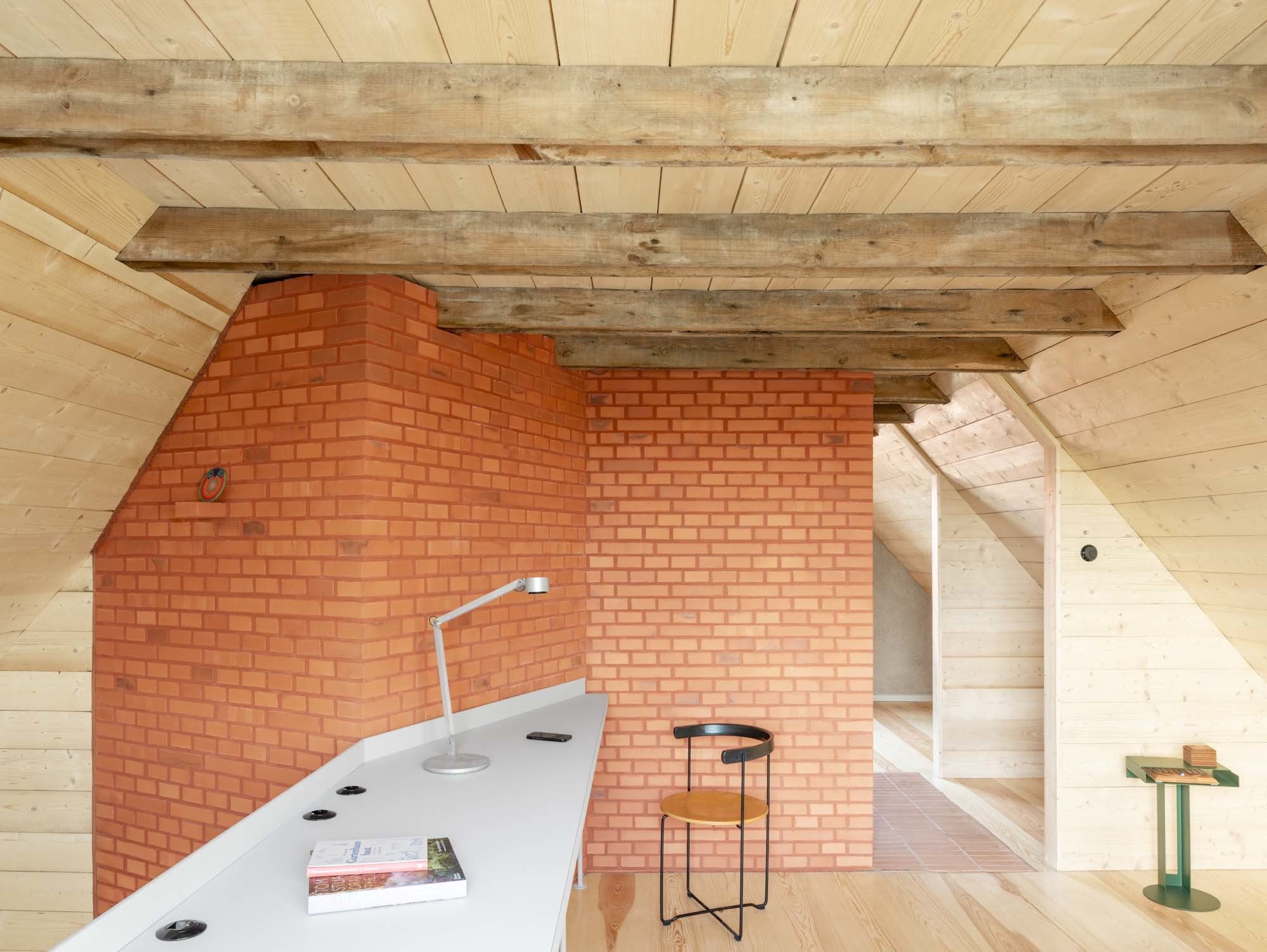 Wochenendhaus in der Uckermark: Arbeitsplatz im Obergeschoss