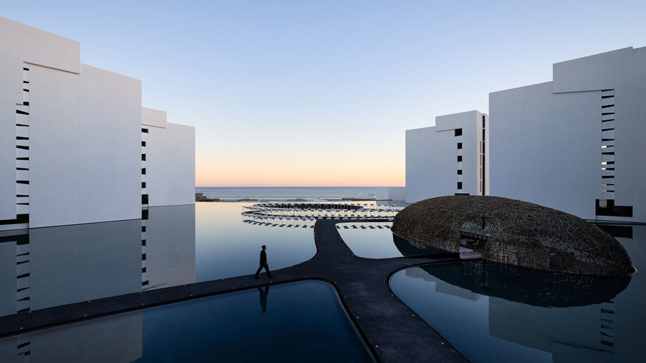 Cluburlaube sind nicht jedermanns Sache. Doch Club ist nicht gleich Club. Im mexikanischen San José del Cabo entstand mit dem <i>Mar Adentro Cabos</i> ein Ressort, das Architekturliebhaber und Puristen gleichermaßen glücklich stimmt. Cluburlaube sind nicht jedermanns Sache. Doch Club ist nicht gleich Club. Im mexikanischen San José del Cabo entstand mit dem Mar Adentro Cabos ein Ressort, das Architekturliebhaber und Puristen gleichermaßen glücklich stimmt.