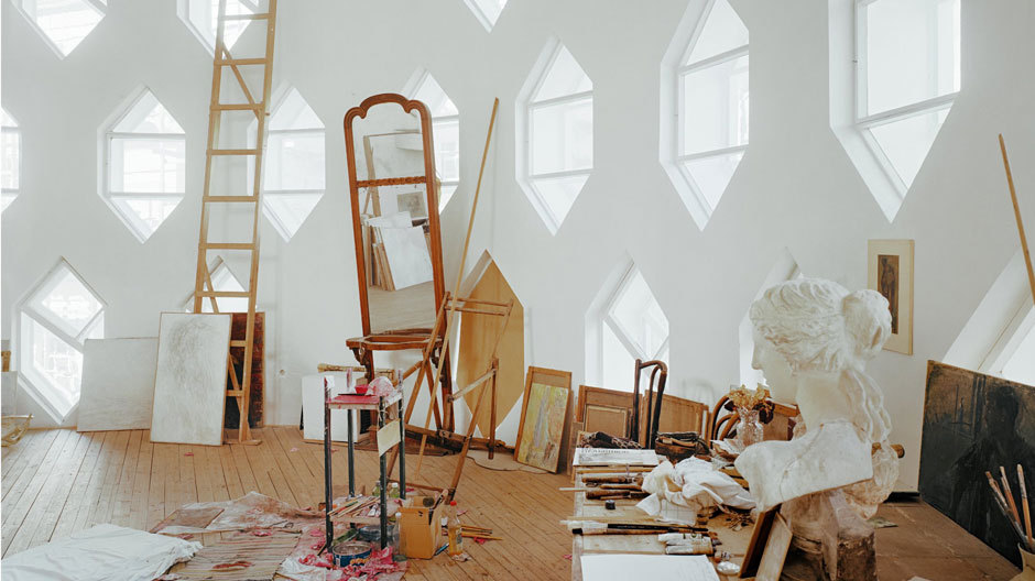Das Wohn- und Atelierhaus von Konstantin Melnikow in Moskau<br>
Richard Pare: Das Atelier des Melnikow-Hauses, 1998<br>
Courtesy of the artist © VG Bild-Kunst, Bonn Das Wohn- und Atelierhaus von Konstantin Melnikow in Moskau
Richard Pare: Das Atelier des Melnikow-Hauses, 1998
Courtesy of the artist © VG Bild-Kunst, Bonn