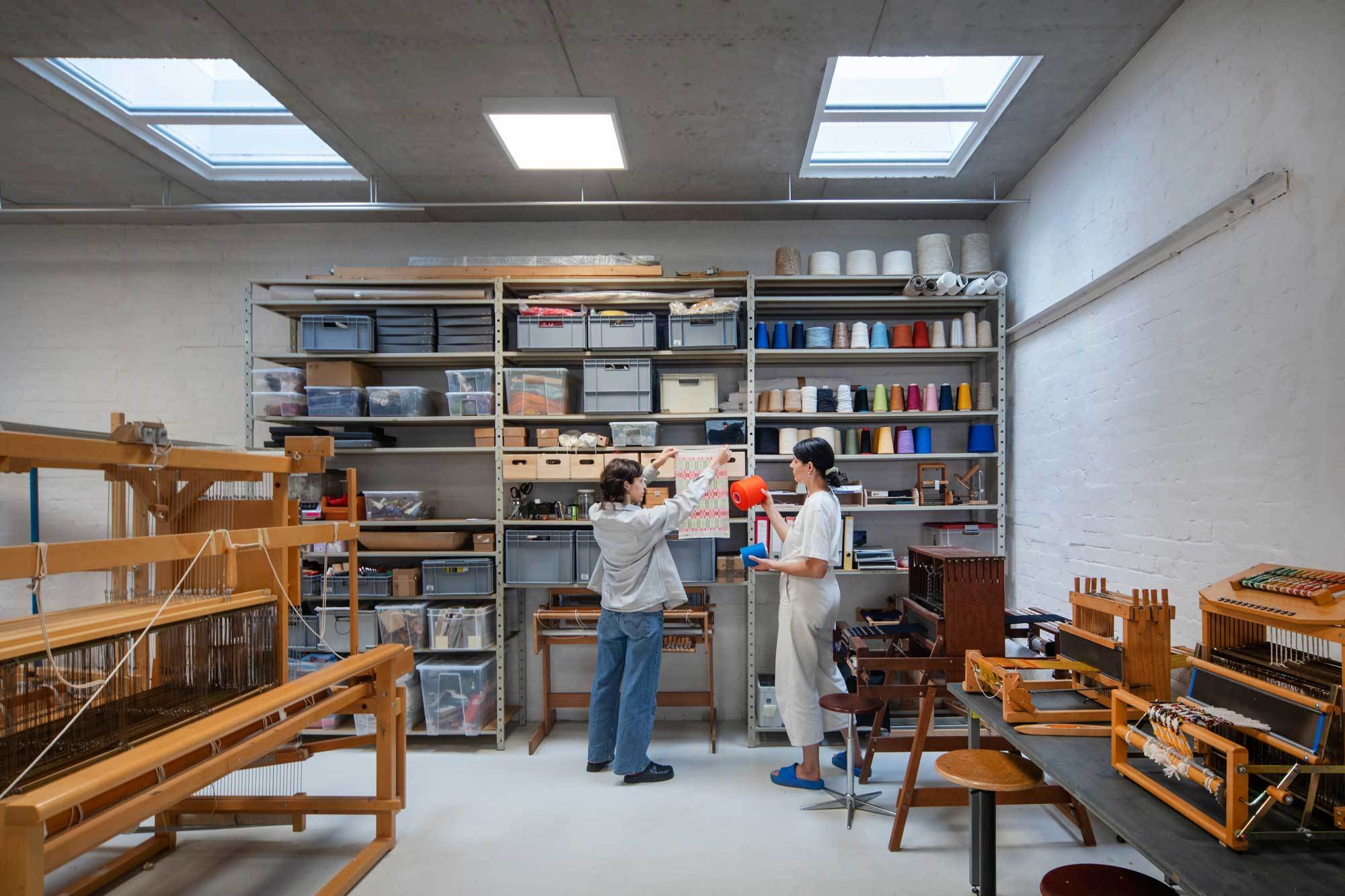 Das Studio befindet sich in einem Neubau in einem Weddinger Hinterhof.