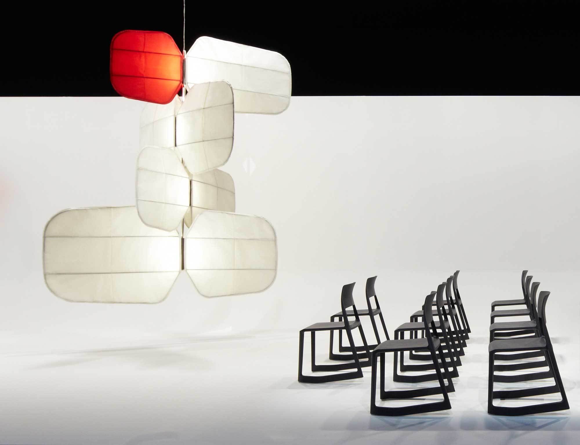 INSTALLATIONDesigners of the Year, Maison et Objet, 2013Im Bild: Planform Array V, Ausstellung Ascent (2011) und Stühle Tip Ton für Vitra, 2011 