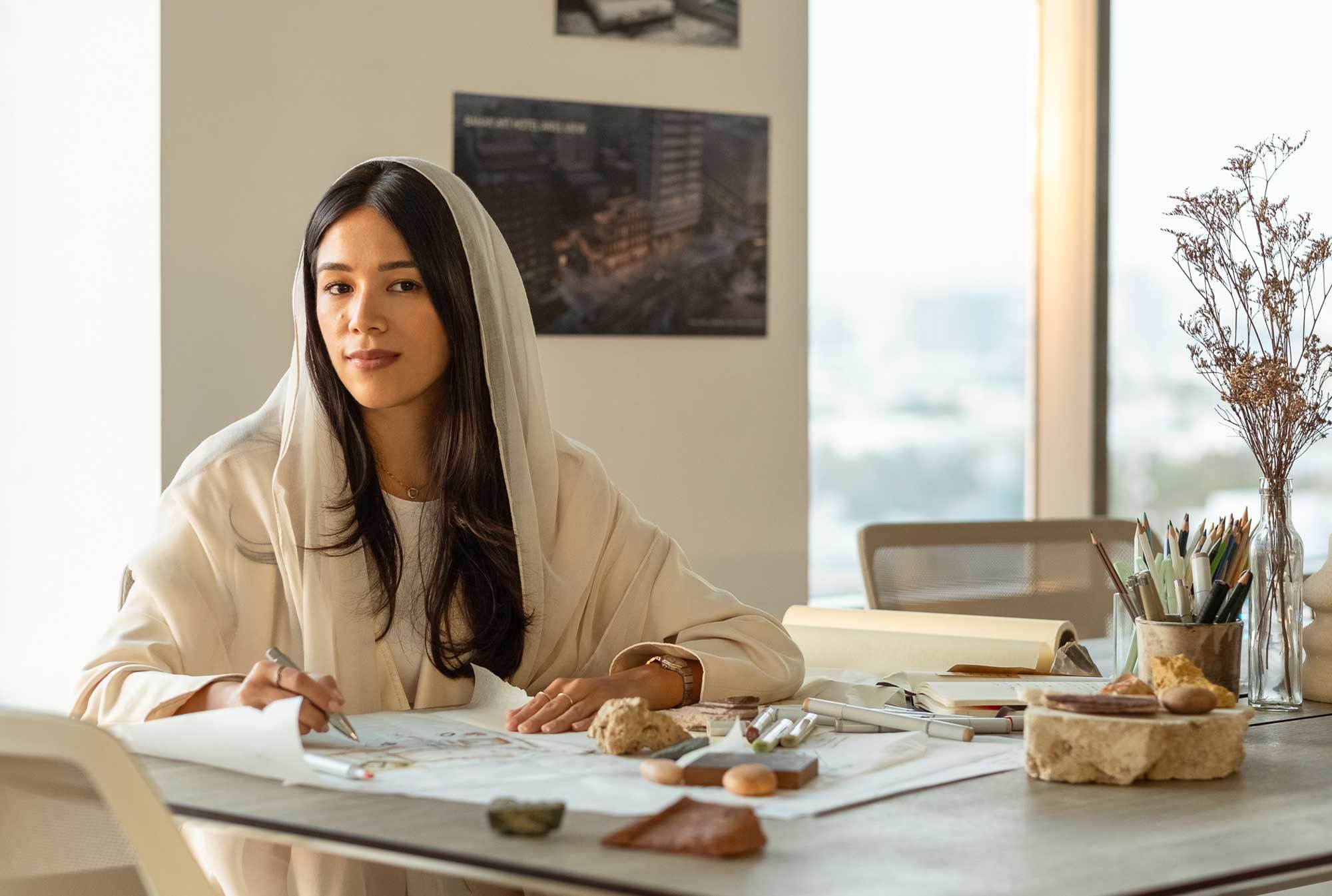 IM STUDIO VON SAL ARCHITECTSSalwa Samargandi hat SAL Architects erst vor ein paar Jahren begründet und bereits drei Moscheen und Tankstellen gebaut.