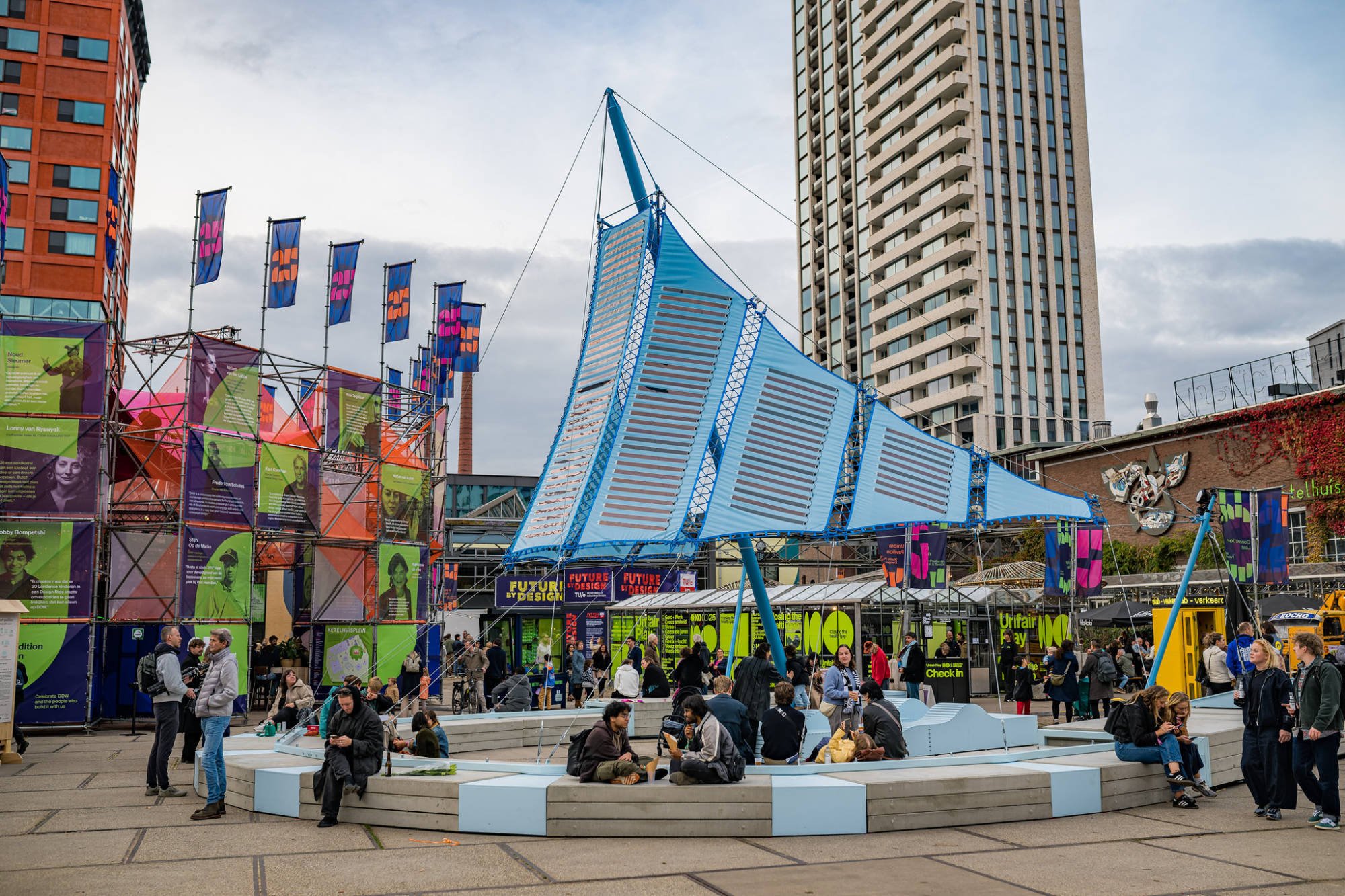 Die Dutch Design Week 2025 in Eindhoven feierte ihr 25-jähriges Bestehen unter dem Motto „Past. Present. Possible.“