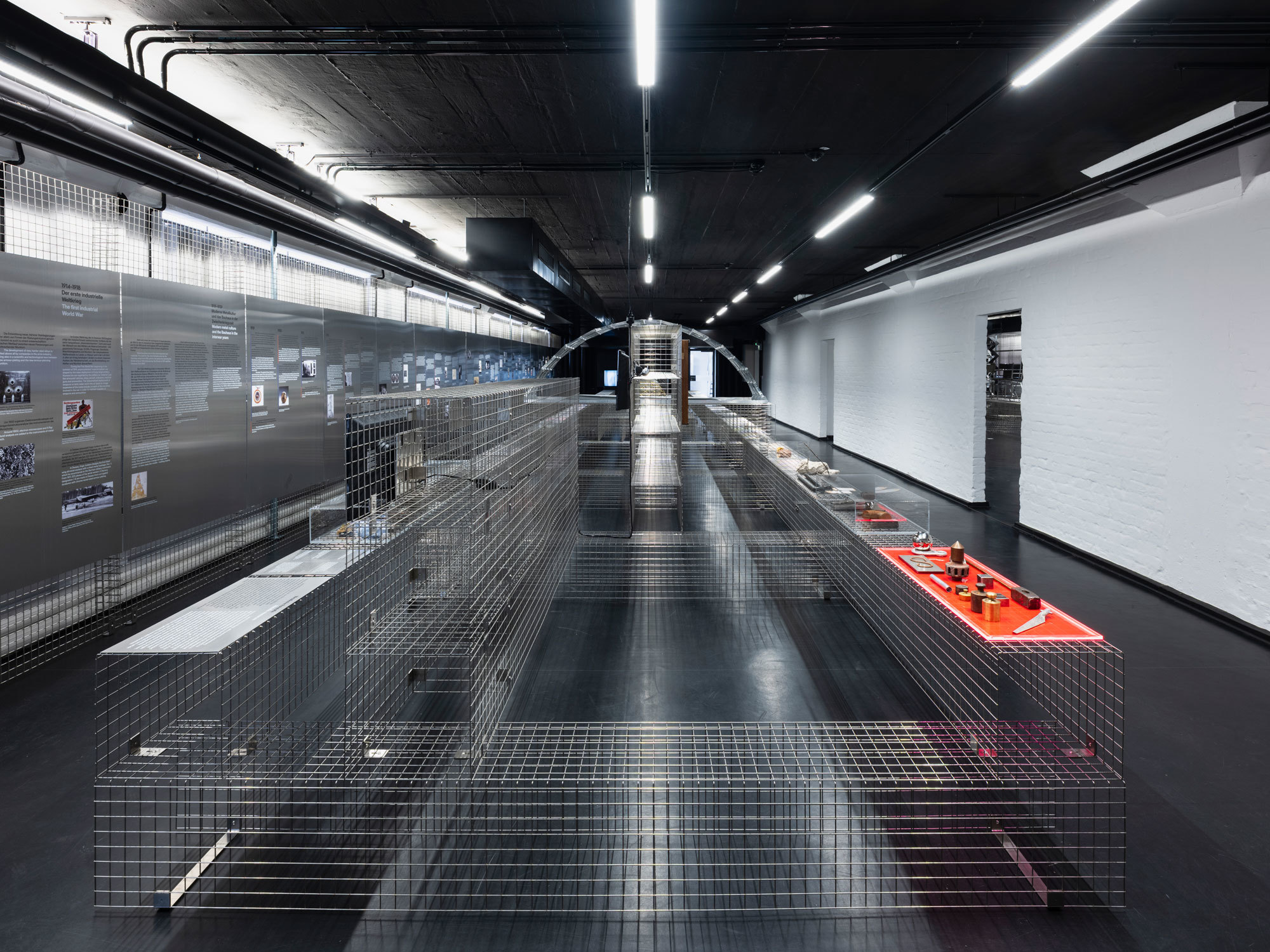 AUSSTELLUNGSGESTALTUNGSzenographie für den Teilbereich Metall der Ausstellung Glas Beton Metall im Bauhaus Dessau, 2026