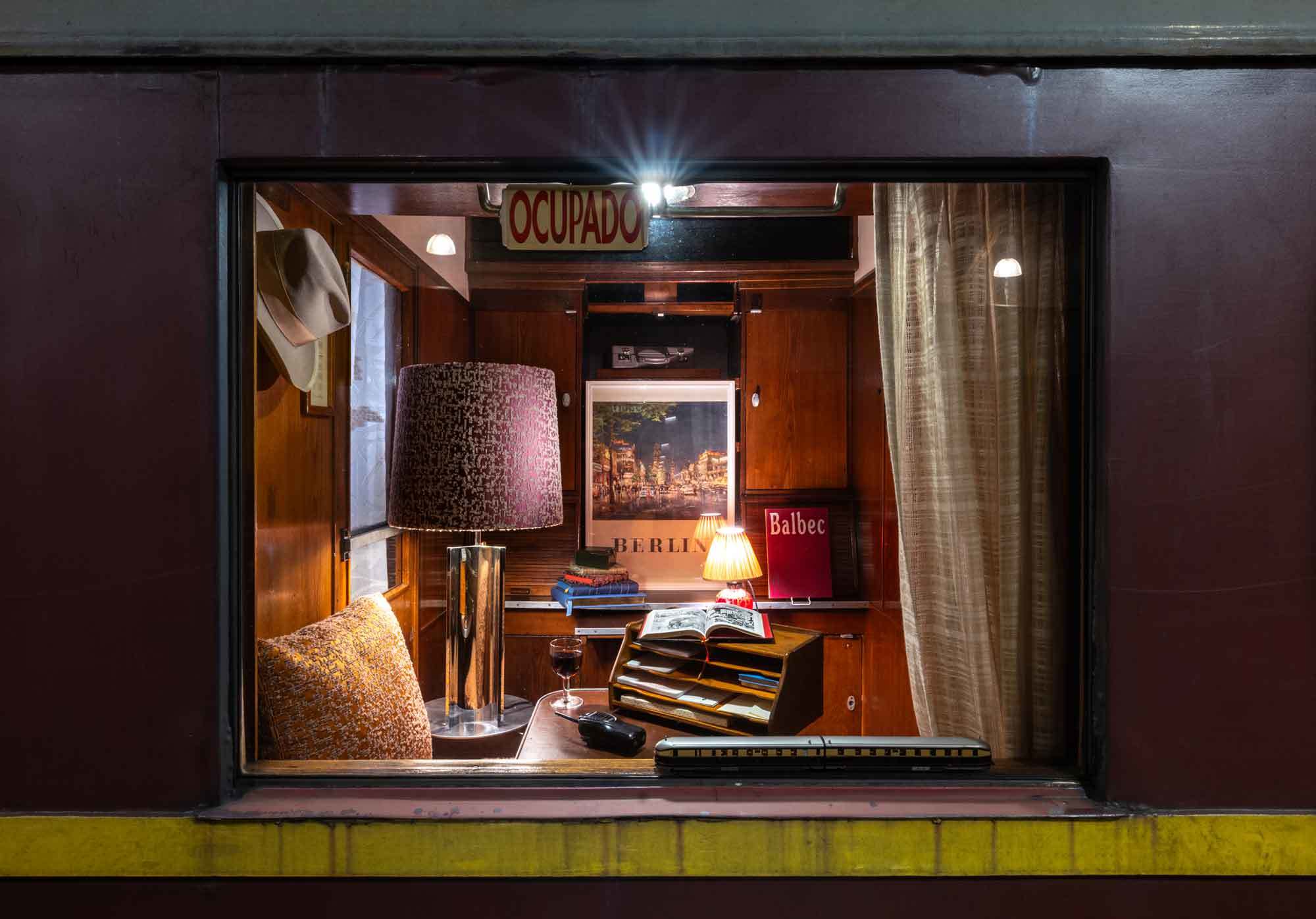 Ausstattung eines Schreibkabinetts in einem Zug aus den Zwanzigerjahren für den Textilhersteller Zimmer + Rohde, 2025