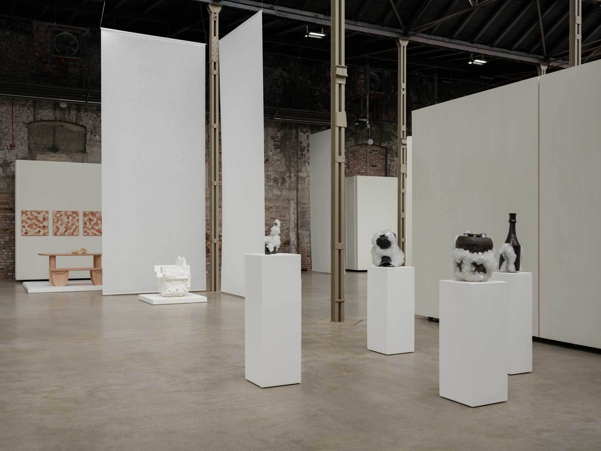 PROTAGONIST*INNEN DER BERLINER DESIGNSZENE, PROJEKTE, ORTE & OBJEKTE Ausstellung The Overview Effect in The Foundry Berlin in den Wilhelmhallen