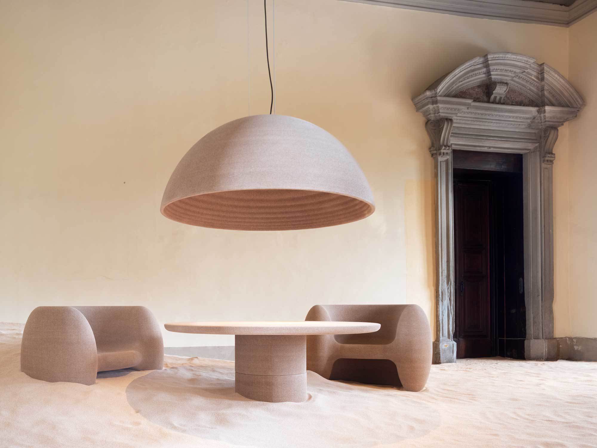Letztes Jahr präsentierte Harry Thaler seine Möbel- und Leuchtenserie Printed Nature während der Milan Design Week in Alcova. Dafür entwickelte er das nachhaltige Material econitWood.