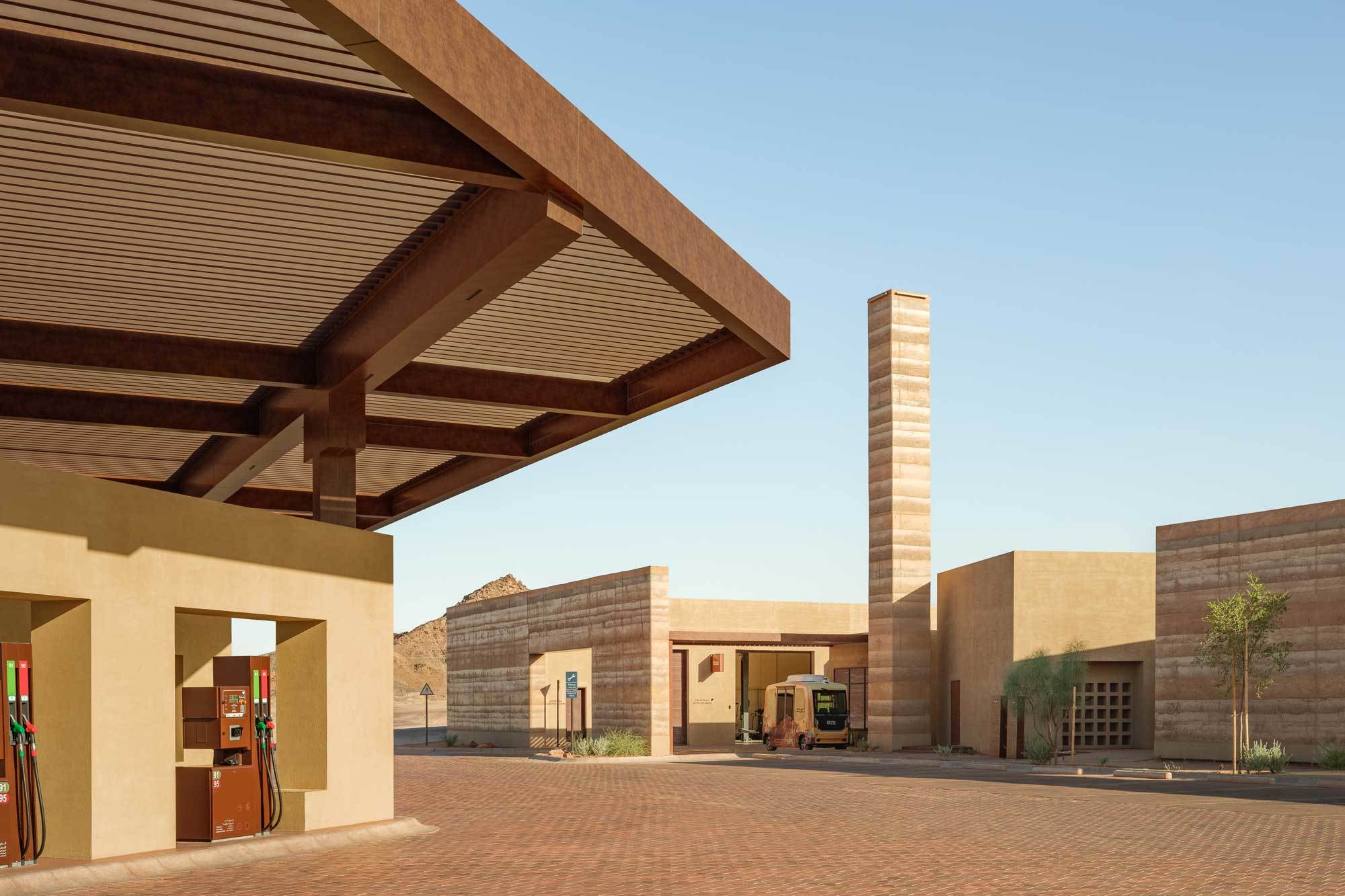 VON OASEN UND WÜSTENAl Muthalath Gas Station von SAL Architects