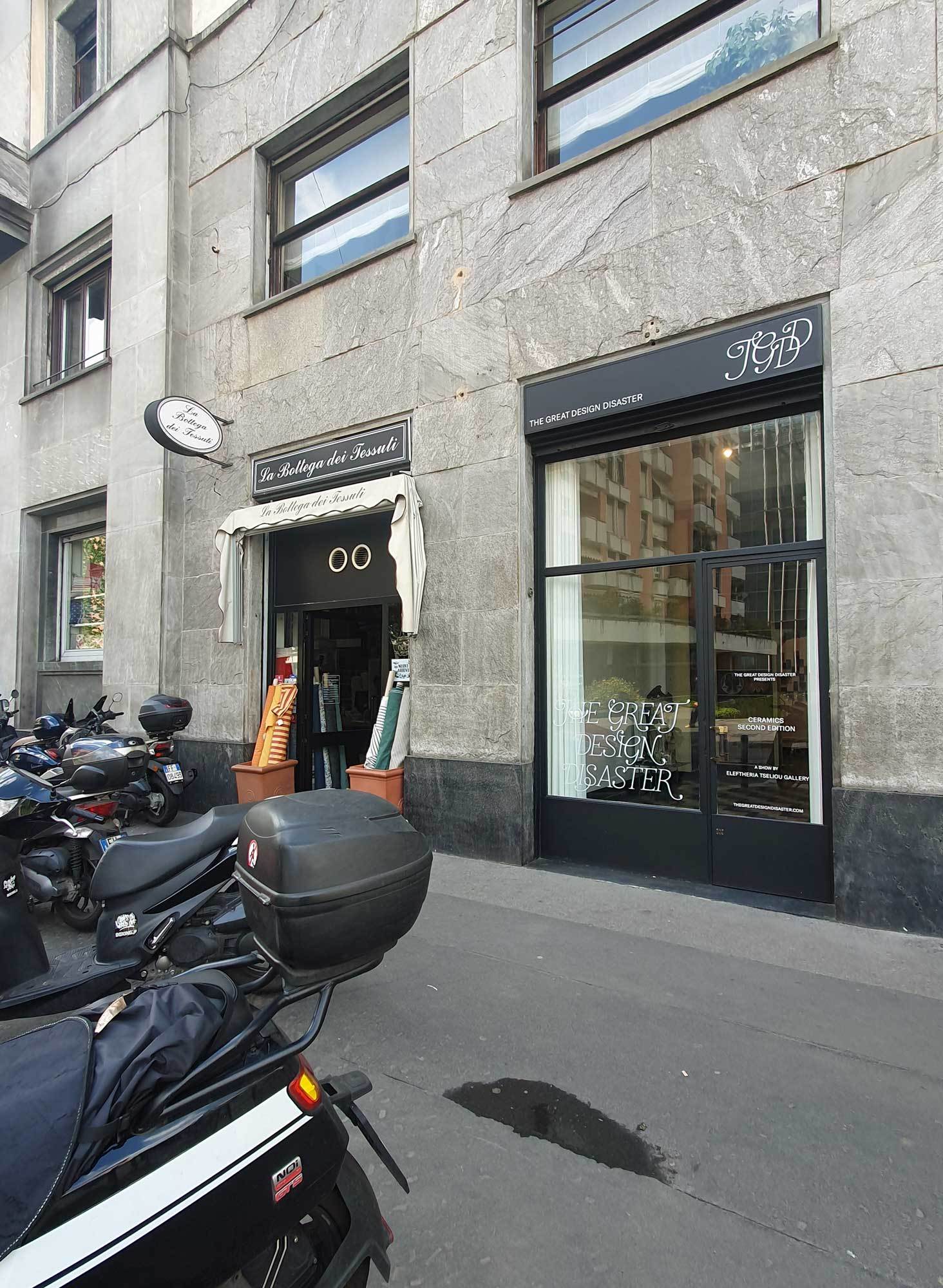 STUDIO & GALERIEAußenansicht der Galerie, in der sich bis 2025 ein Vintage-Shop befand, dessen Besitzerin den Laden aus Altersgründen aufgab.