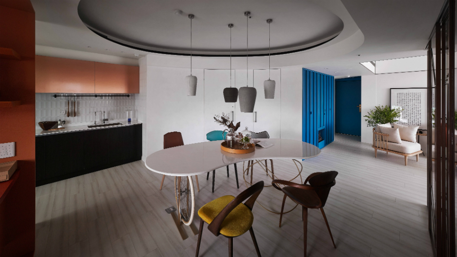 Eine junge Modedesignerin ließ sich ihre 76 Quadratmeter große Wohnung in Taipeh ganz nach ihren Vorstellungen einrichten. Eine junge Modedesignerin ließ sich ihre 76 Quadratmeter große Wohnung in Taipeh ganz nach ihren Vorstellungen einrichten.