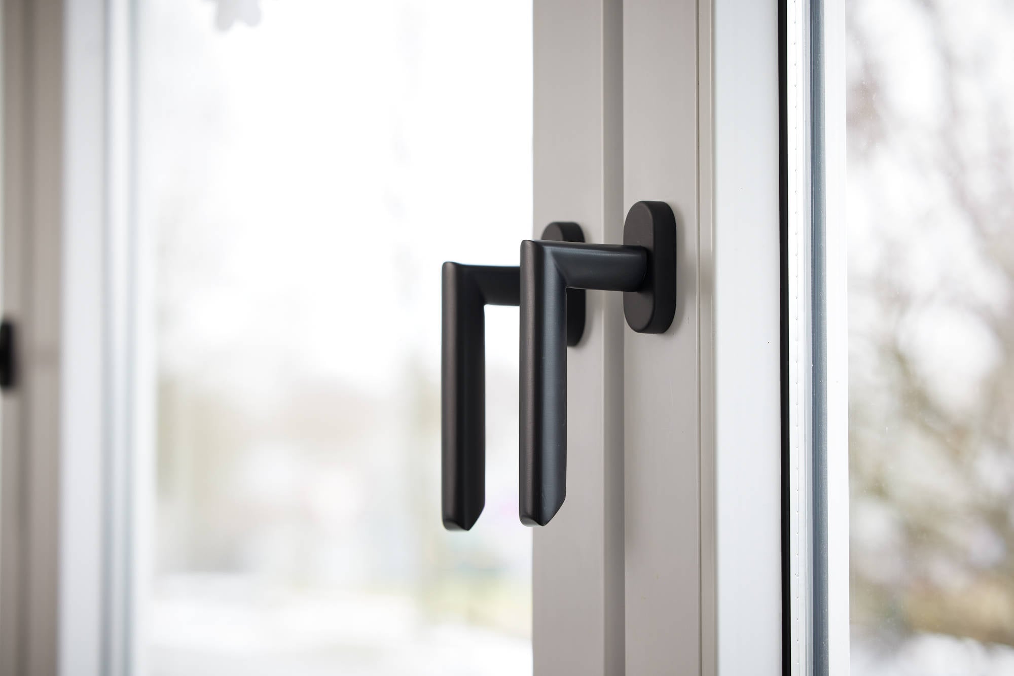 Die leicht asymmetrische Geometrie von Paris folgt der natürlichen Haltung des Handgelenks beim Öffnen und Schließen der Tür.