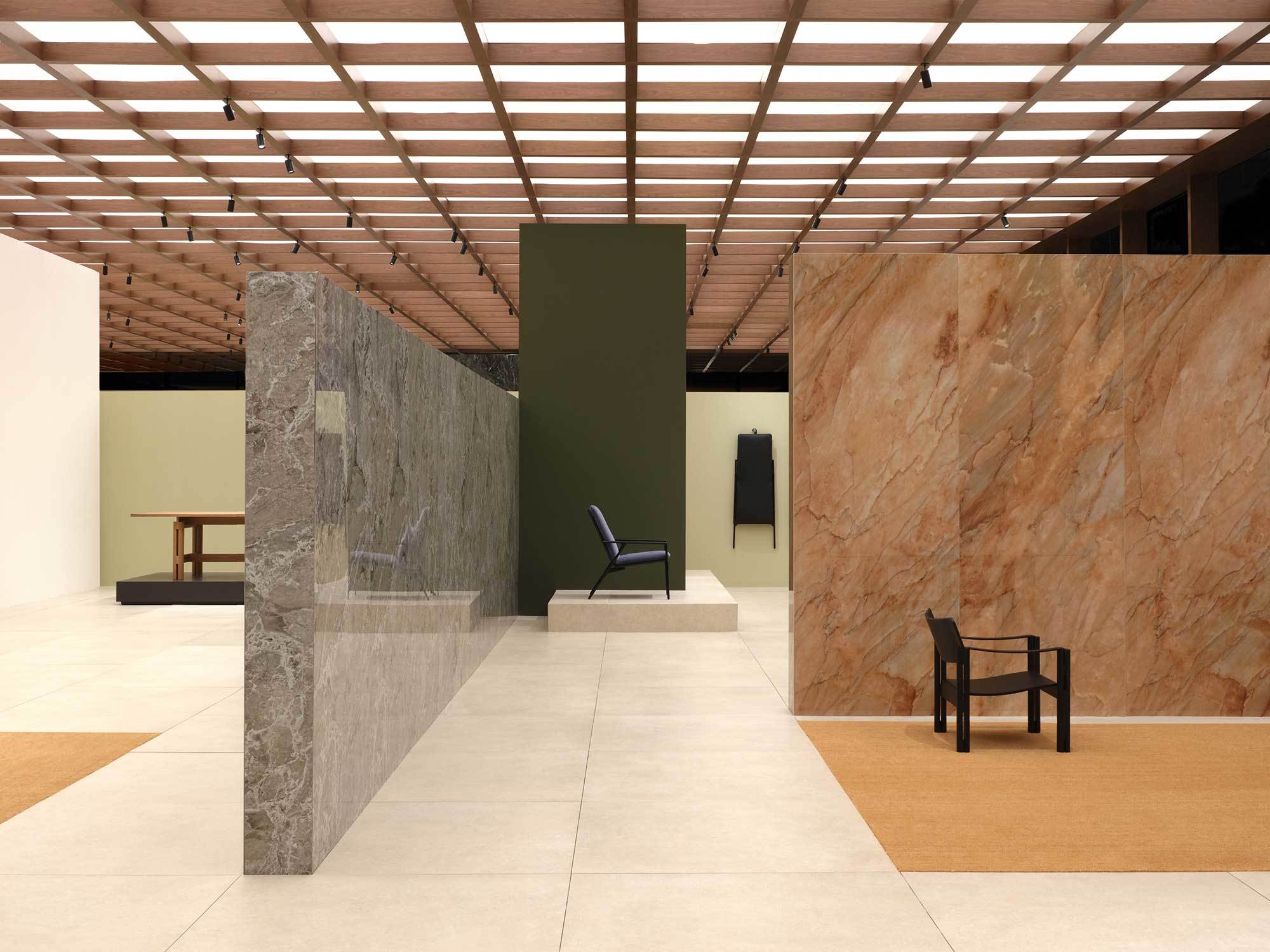 Der von Formafantasma gestaltete Messestand von B&B Italia auf dem Salone del Mobile