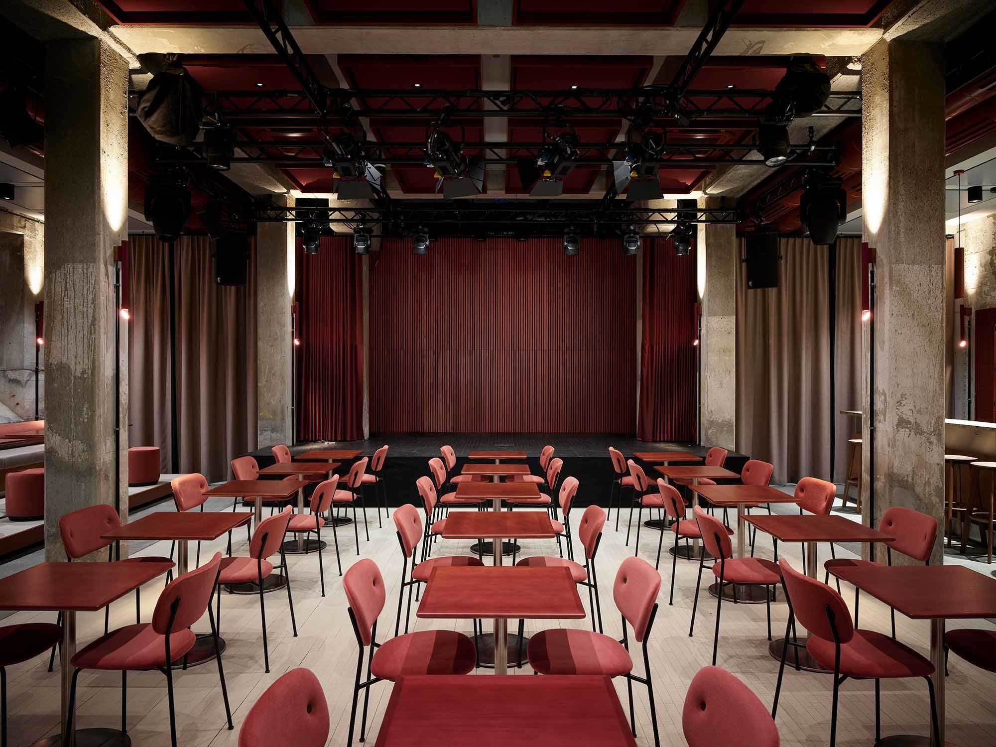Das Architekturbüro Arnold / Werner verwandelte ein stillgelegtes Kohlekraftwerk am Münchener Stadtrand in eine Kunst- und Kulturstätte mit Bar, Restaurant und Live-Club Barbastelle.