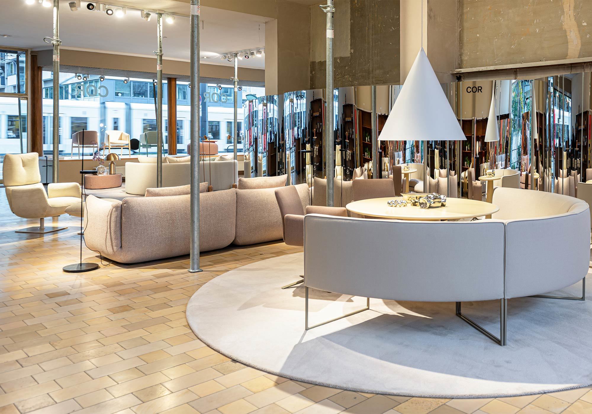 Cor im Stoffpavillon Möller mit den Möbeln Mell und Jalis
