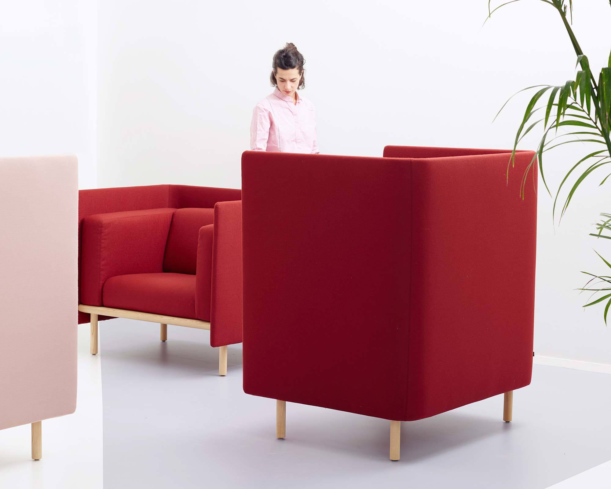 Pauline Deltour (1983–2021) kam 2016 im Rahmen des Projekts COR Lab, das aus einem Briefing für Büromöbel entstand, erstmals mit COR in Kontakt.