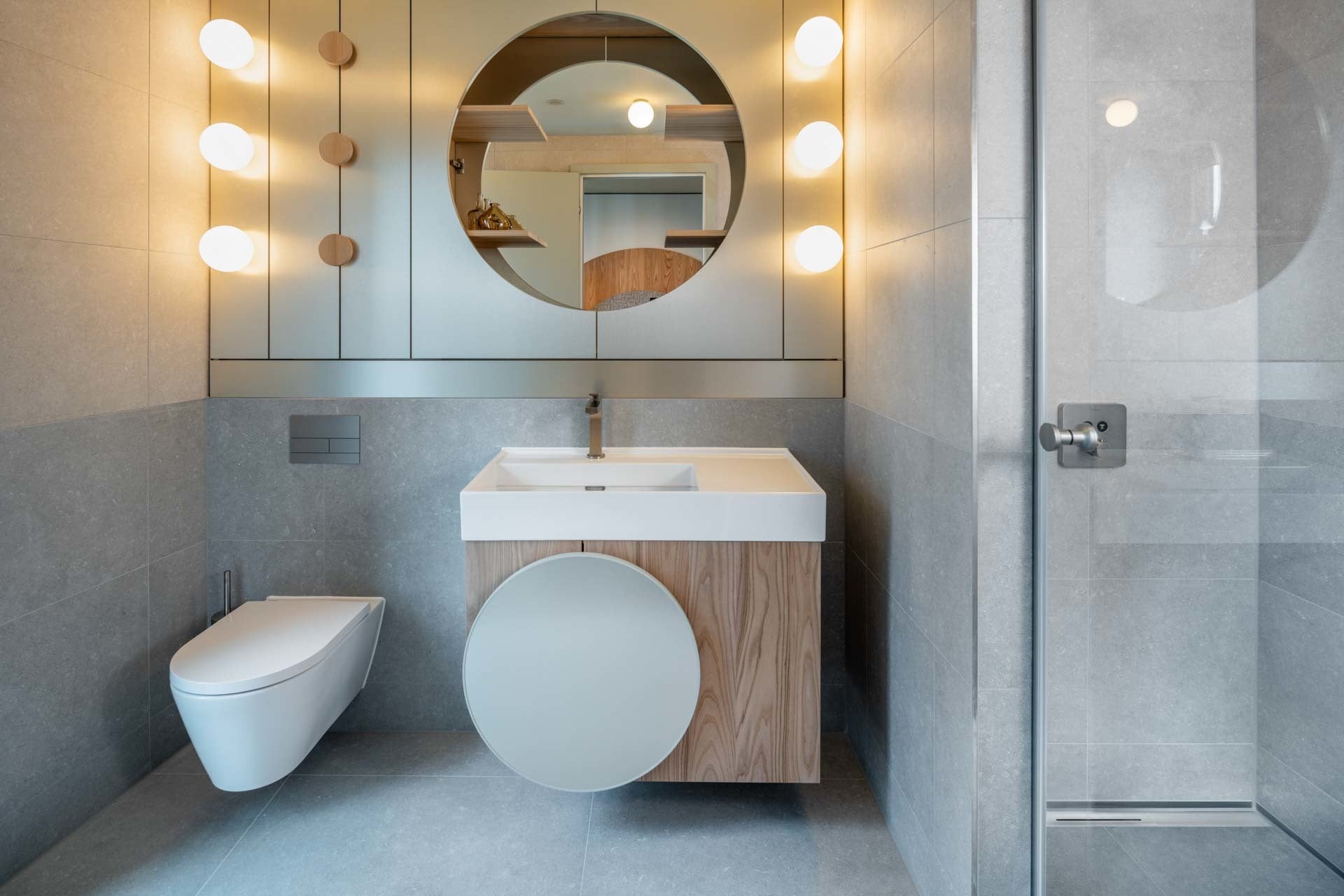 Bad mit der Duschrinne CeraFloor Pure