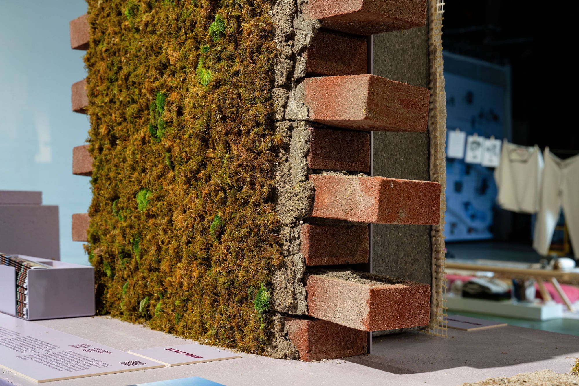 Beim Secrid Talent Podium 2025 im Klokgebouw zeigten junge Designer*innen, wie Gestaltung gesellschaftlichen Wandel anstoßen kann.