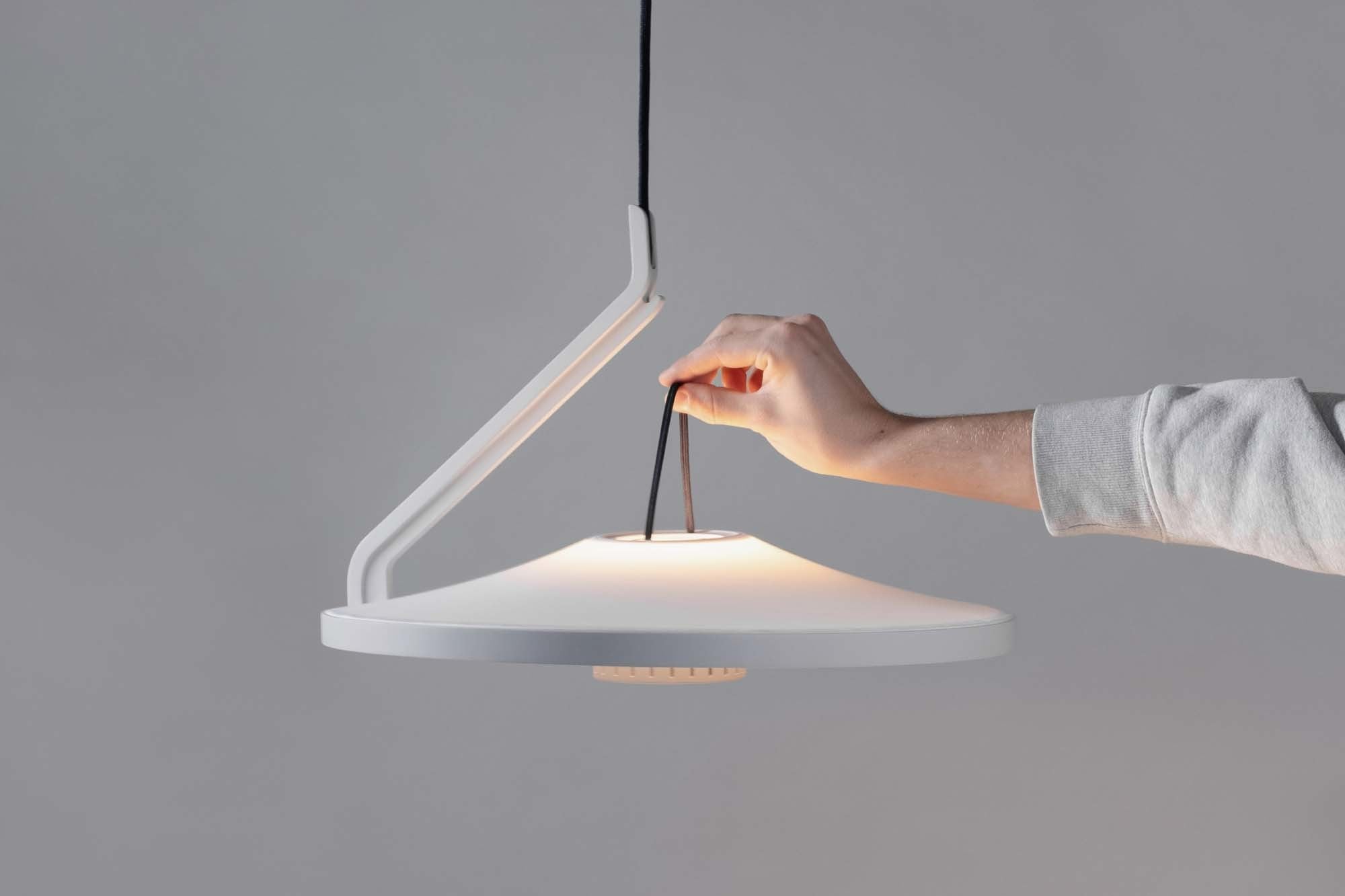 Das Konzept diff:o von Julia Huhnholz und Luke Frommann stellt analoge Lichtinteraktion in den Mittelpunkt und eröffnet neue haptische Gestaltungsmöglichkeiten.