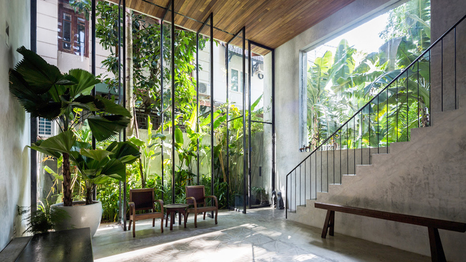 Der japanische Architekt Shunri Nishizawa belebt mit einem Wohnhaus für eine Familie in Ho-Chi-Minh-Stadt die Typologie des urbanen Reihenhauses. Der japanische Architekt Shunri Nishizawa belebt mit einem Wohnhaus für eine Familie in Ho-Chi-Minh-Stadt die Typologie des urbanen Reihenhauses.
