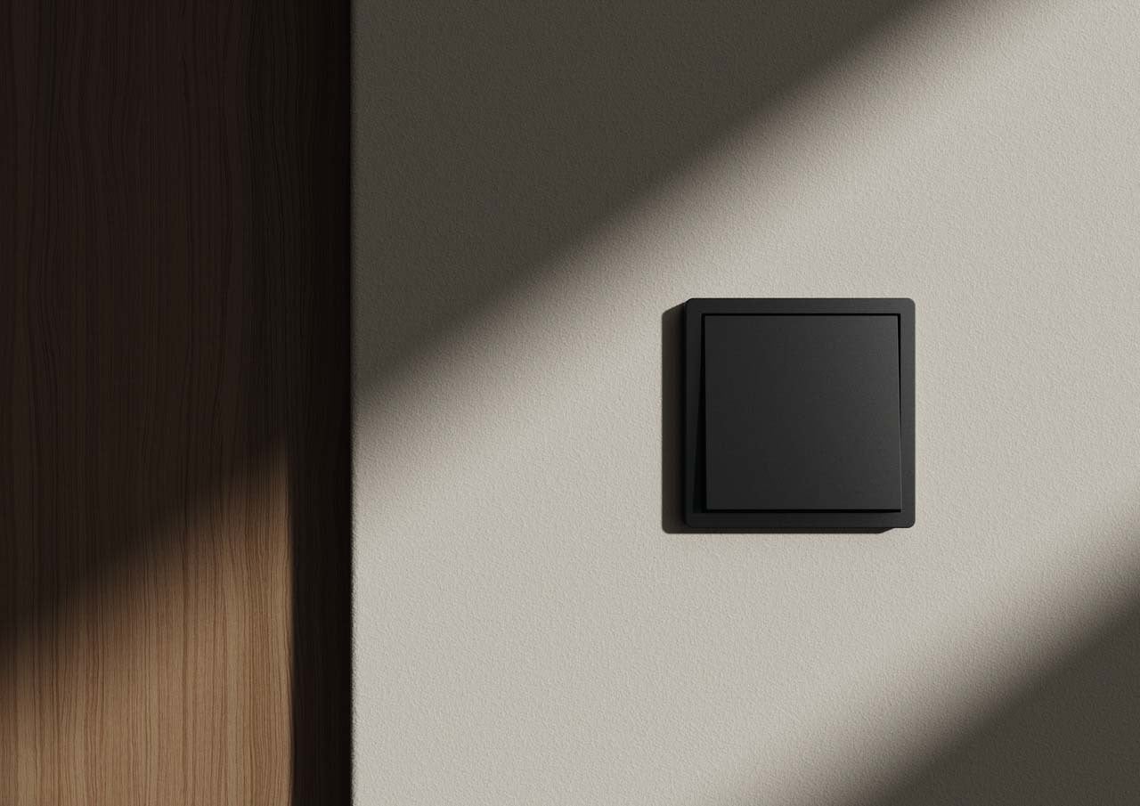 Gira System 70, Designlinie F100: einflächige Wippe in Schwarz matt