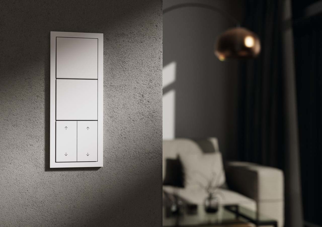 Gira System 70, Designlinie F200: dreiflächig mit zwei Tastern und zweiflächiger Jalousiesteuerung in Reinweiß glänzend