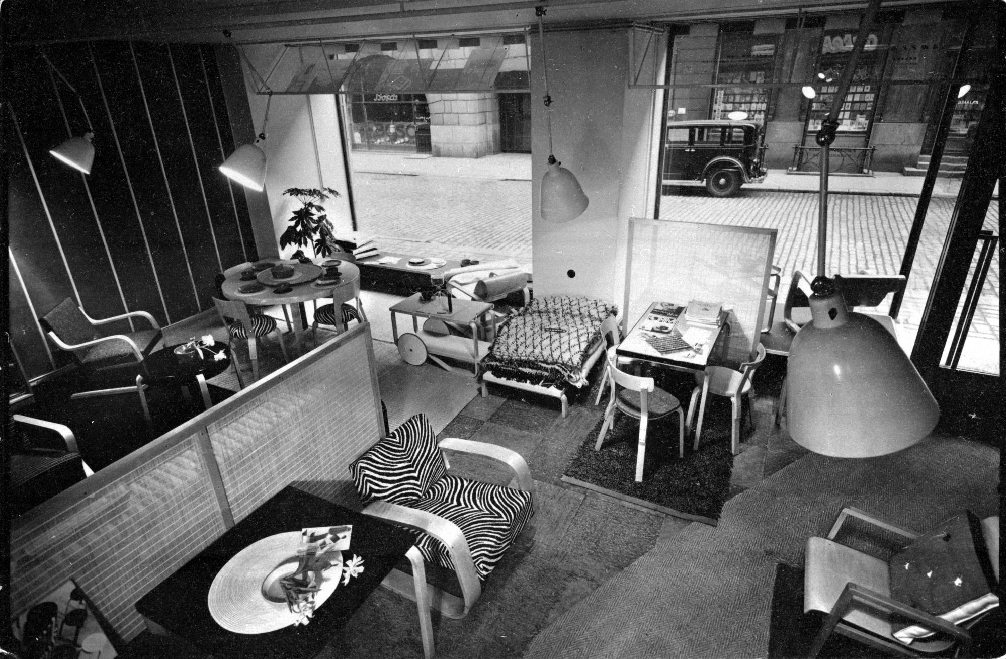Bereits bei der Eröffnung des ersten Artek-Geschäfts in der Fabianinkatu 1936 gehörte Zebra zur Möbelkollektion.