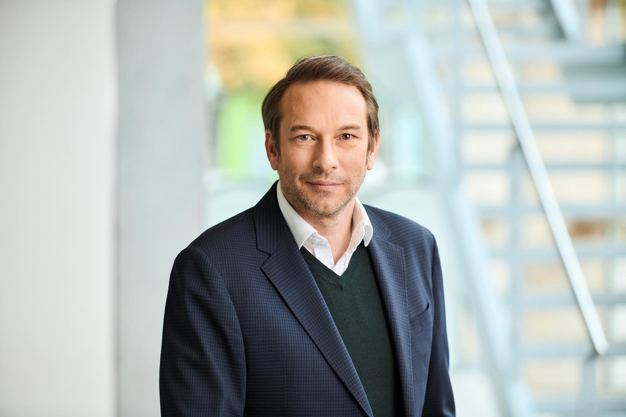 Dr. Stefan Rief vom Fraunhofer IAO erforscht, wie Räume auf hybride Arbeitsformen reagieren können.