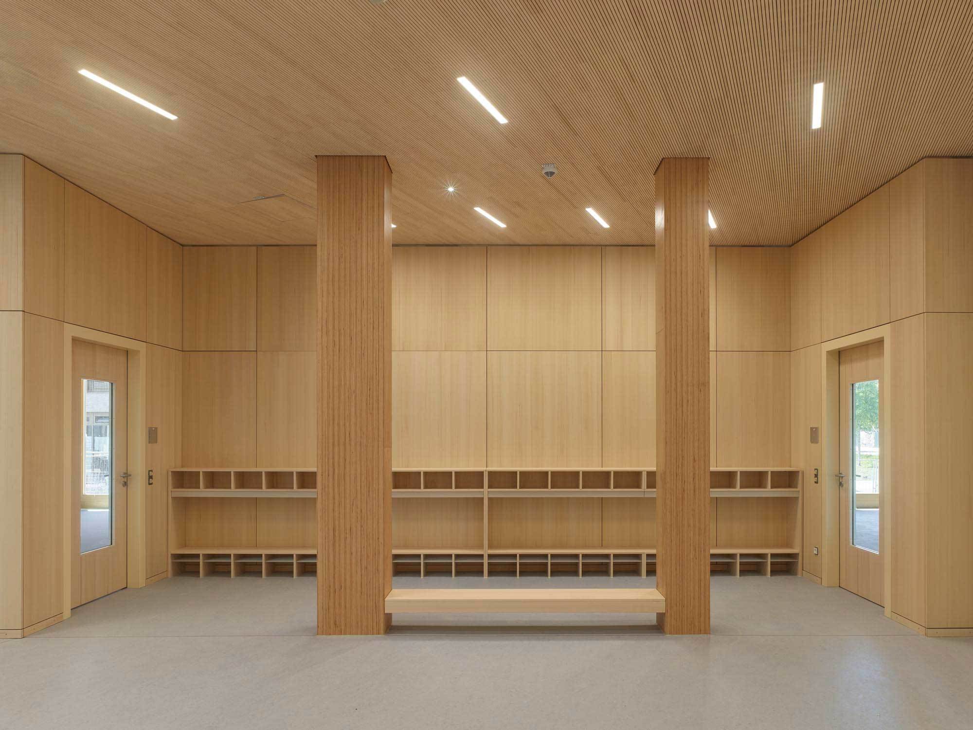Mit der Holzhybridbauweise entschieden sich die Schulverwaltung für eine ökologische Lösung aus nachwachsenden Rohstoffen.