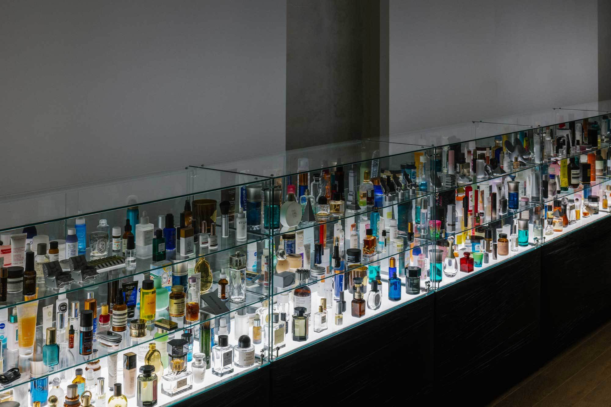 Ausstellung Window Shopping in der Pariser Galerie Sultana, Paris