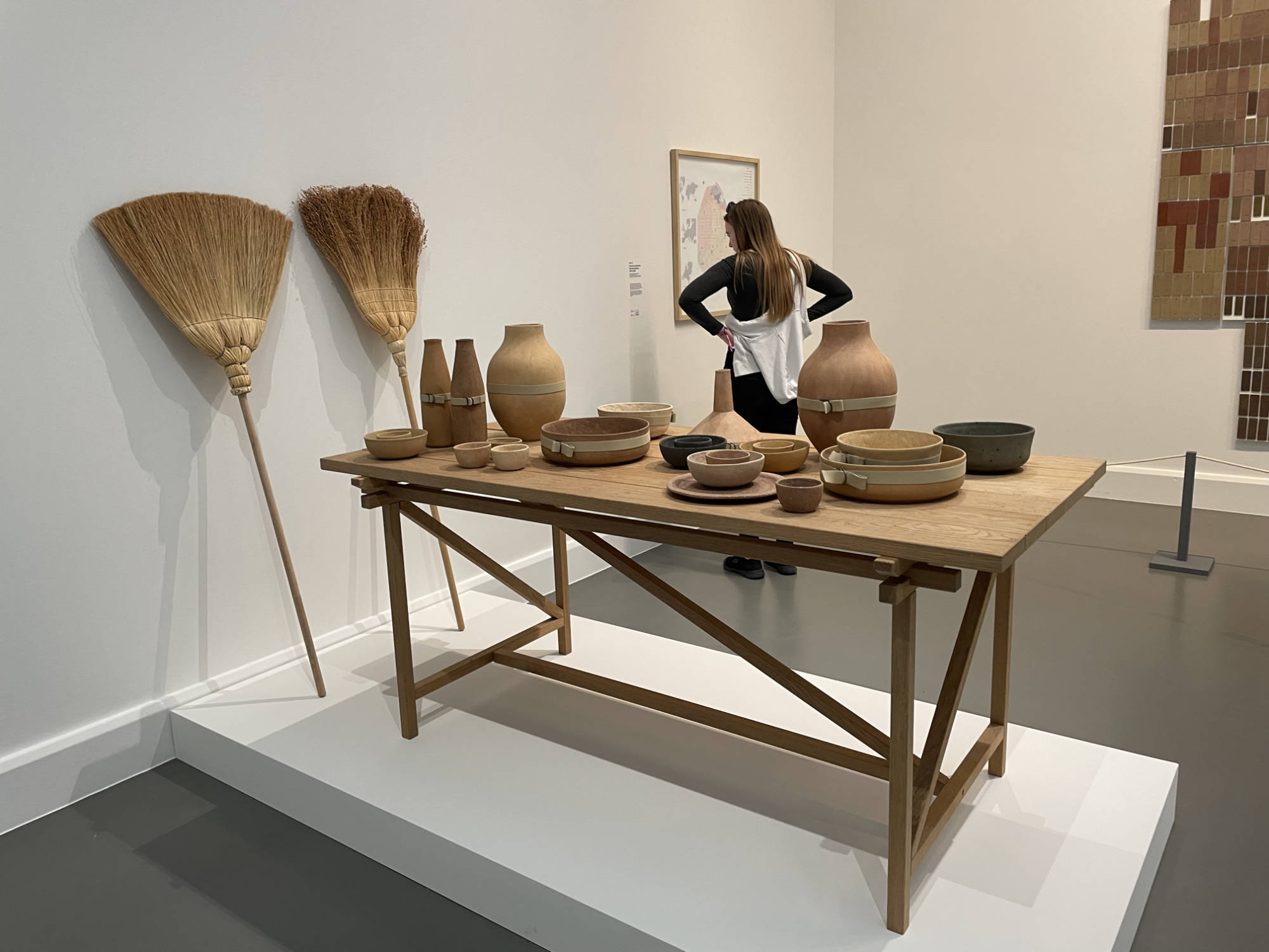 Autarchy (2010), von Formafantasma im Abbemuseum