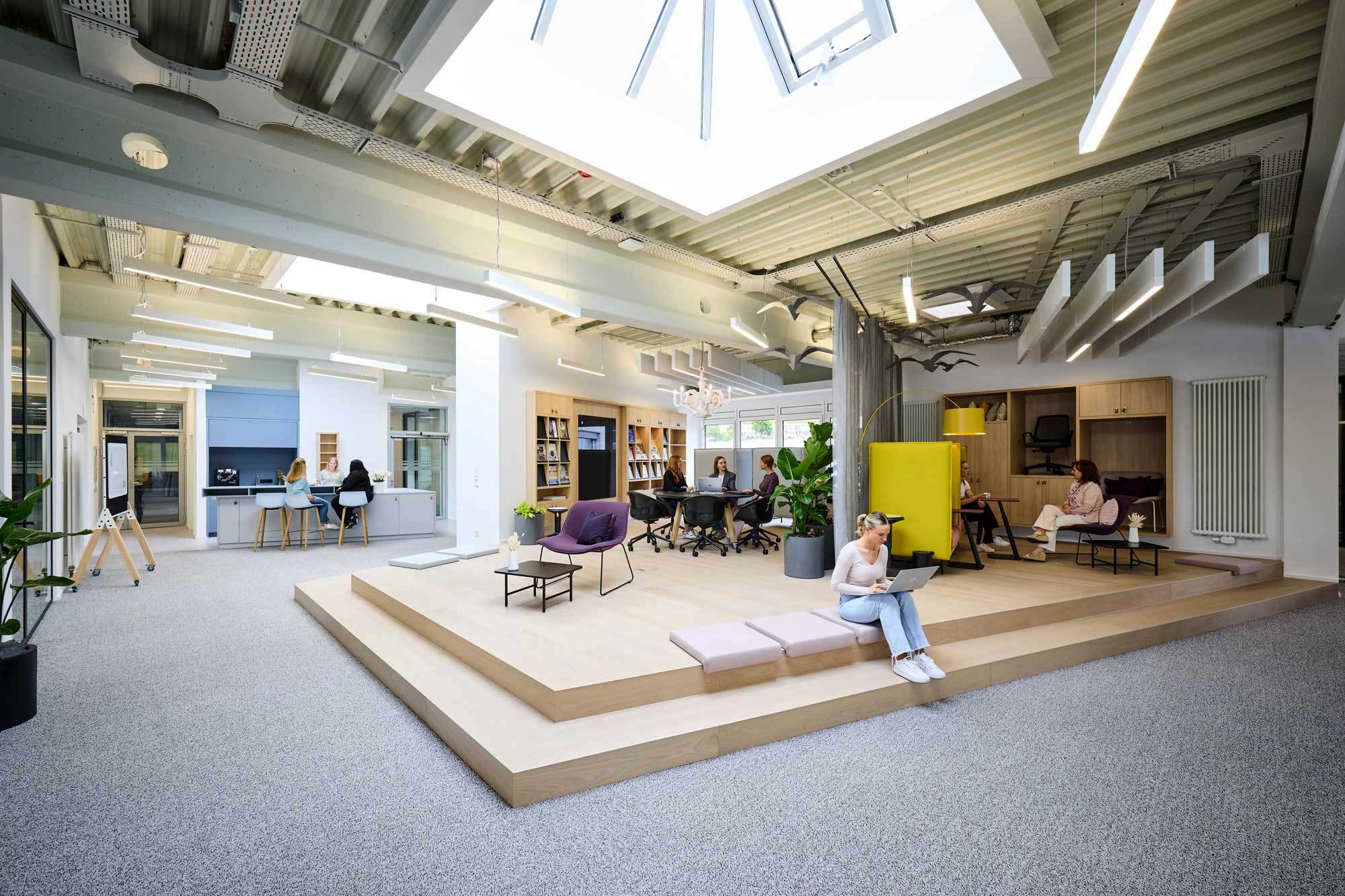 Im zweiten Stock des Headquarters in Meßstetten-Tieringen auf der Schwäbischen Alb testet Interstuhl Activity Based Working und entwickelt entsprechende Planungstools.