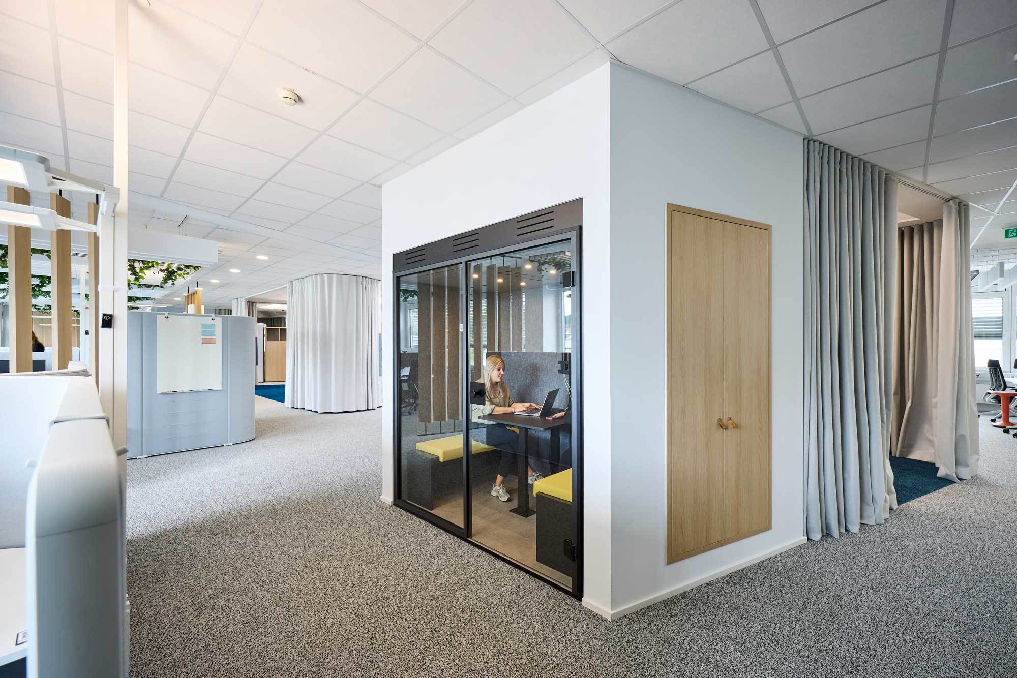 New-Work-Konzepte werden nur angenommen, wenn es genug Rückzugsräume gibt.