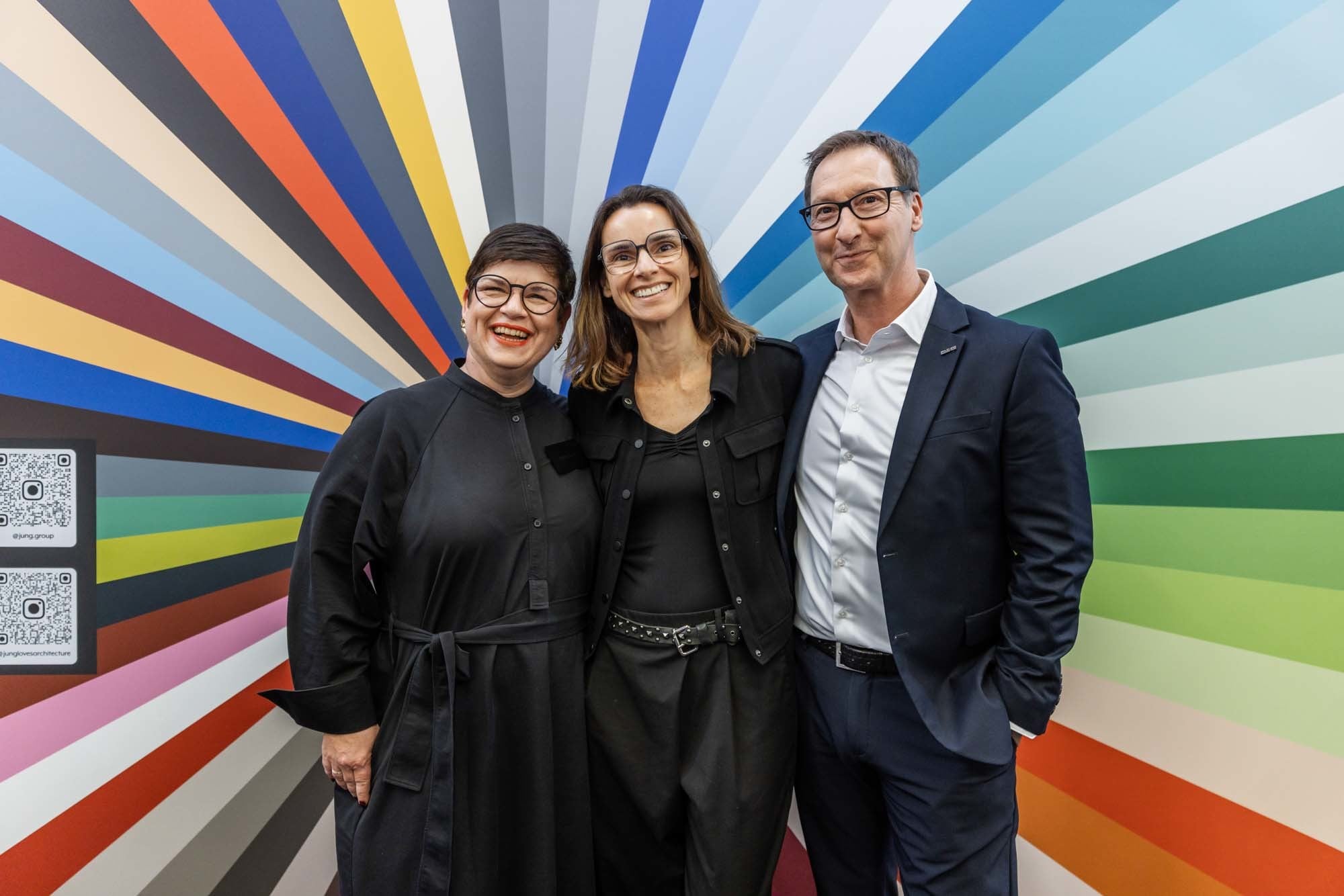 Von links nach rechts: Dijane Slavic, Cathy Figueiredo und Deniz Turgut auf der Light + Building 2026