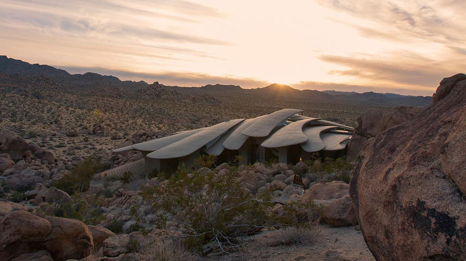 <span>Das <i>Joshua Tree House</i> in der kalifornischen Mojave-Wüste gilt als Kendrick Bangs Kelloggs Meisterwerk, bei dem Landschaft, Architektur und Interieur zu einer untrennbaren Einheit verschmelzen.</span> Das Joshua Tree House in der kalifornischen Mojave-Wüste gilt als Kendrick Bangs Kelloggs Meisterwerk, bei dem Landschaft, Architektur und Interieur zu einer untrennbaren Einheit verschmelzen.
