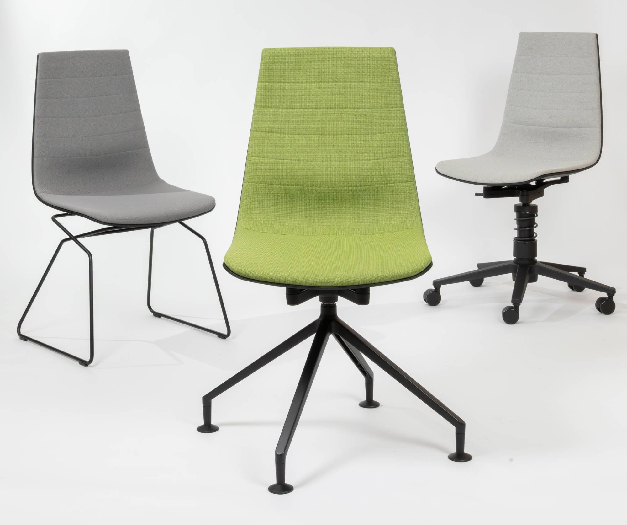 Der Büro- und Konferenzstuhl Linu verbindet eine reduzierte Formensprache mit hoher Beweglichkeit und eignet sich für Arbeits- und Meetingbereiche gleichermaßen.