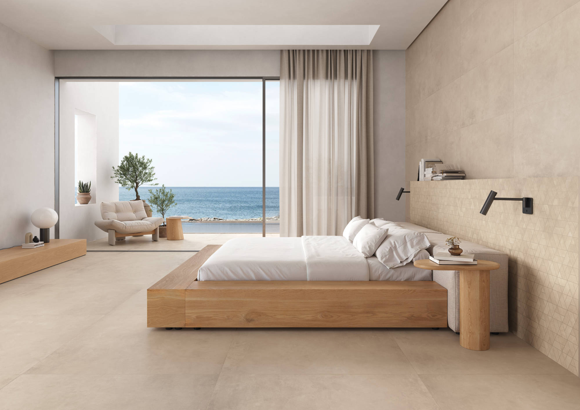 Die Nuance Clay verleiht eine warme, mediterrane Anmutung mit urbaner Note - passend etwa für Schlafzimmerzimmer und Hotels.
Verkleidung: Sand 60x120, Bettenwand: Mosaico Diamante, Sand 31,1×35,9, Innenboden: Sand 120x120