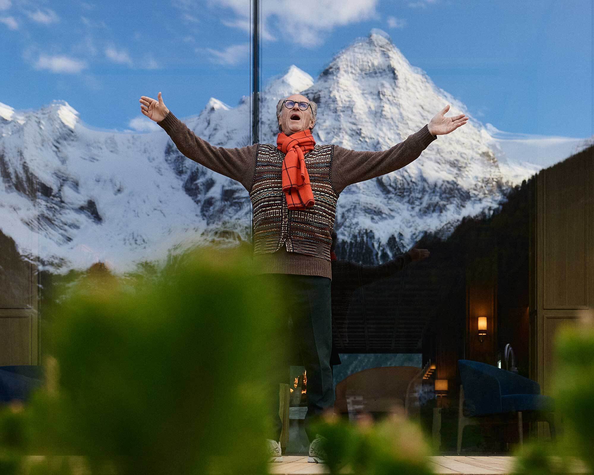 Matteo Thun auf der Terrasse des Hotels Bella Vista in Trafoi