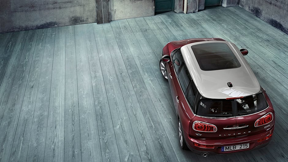 Ein Mini-Auto mit Maxi-Wirkung: der neue <i>MINI Clubman</i> setzt die Evolution eines Klassikers fort, entbehrt dabei allerdings einst geliebter Ecken und Kanten. Ein Mini-Auto mit Maxi-Wirkung: der neue MINI Clubman setzt die Evolution eines Klassikers fort, entbehrt dabei allerdings einst geliebter Ecken und Kanten.