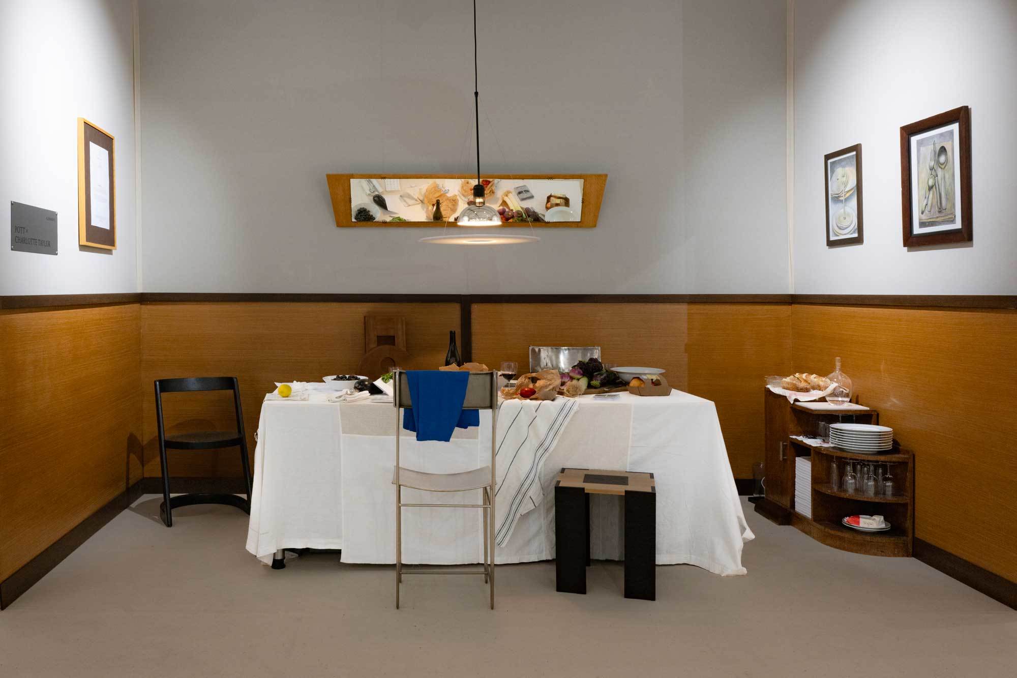 Für die Besteckmanufaktur Pott gestaltete die Designerin Charlotte Taylor täglich wechselnde Tischarrangements.